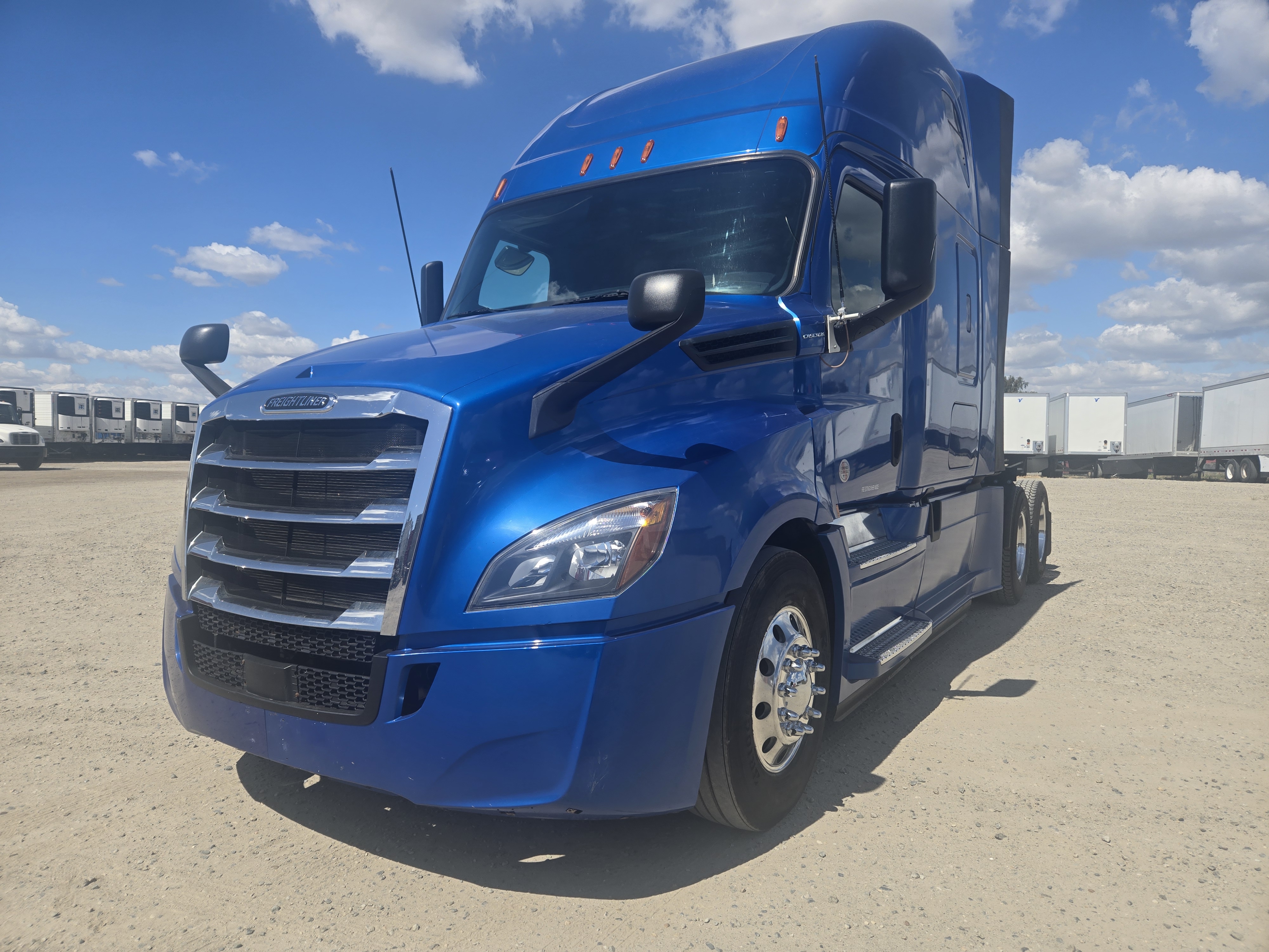 2020 FREIGHTLINER CASCADIA 126SLP - image 1