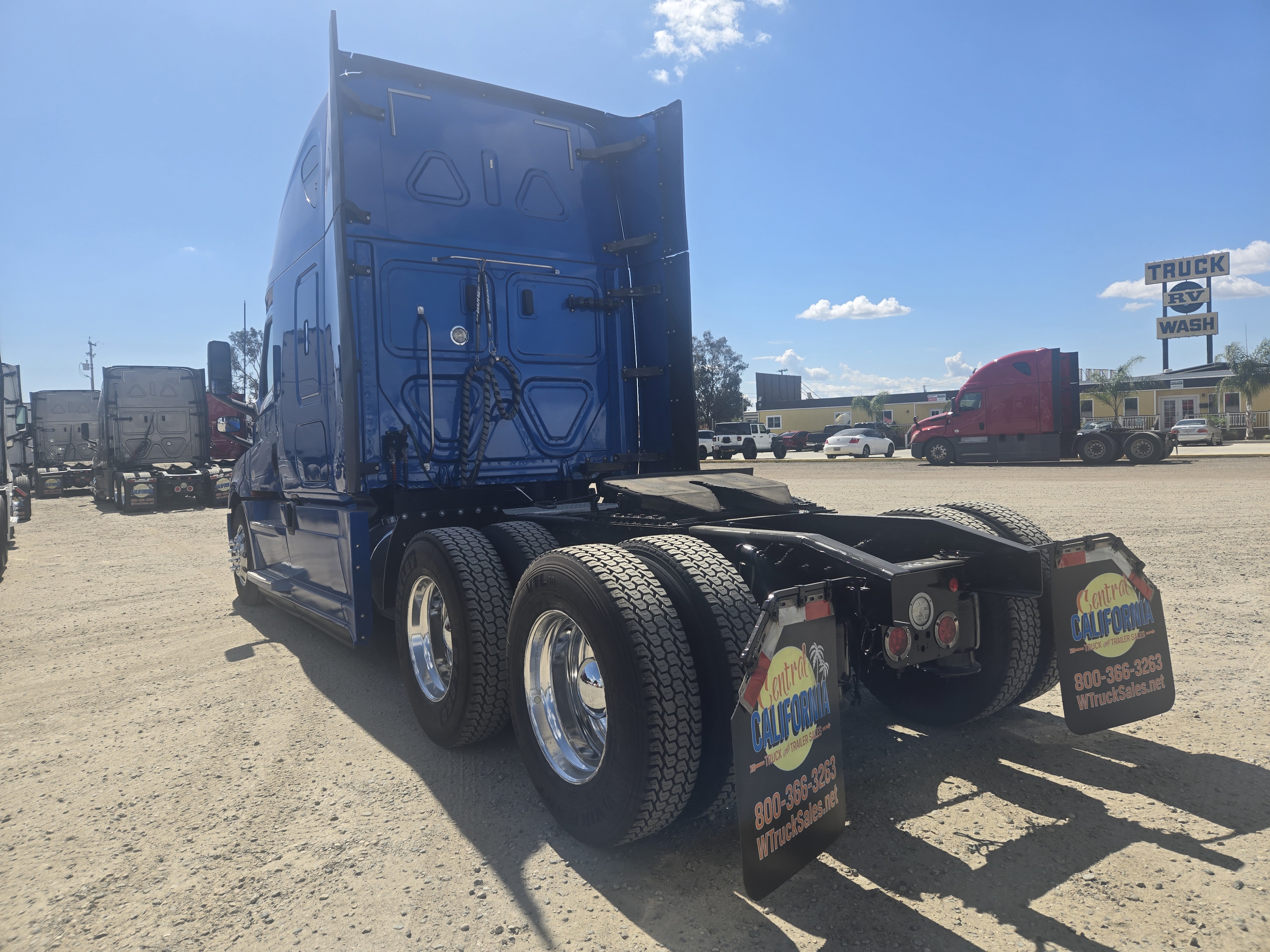 2020 FREIGHTLINER CASCADIA 126SLP - image 4