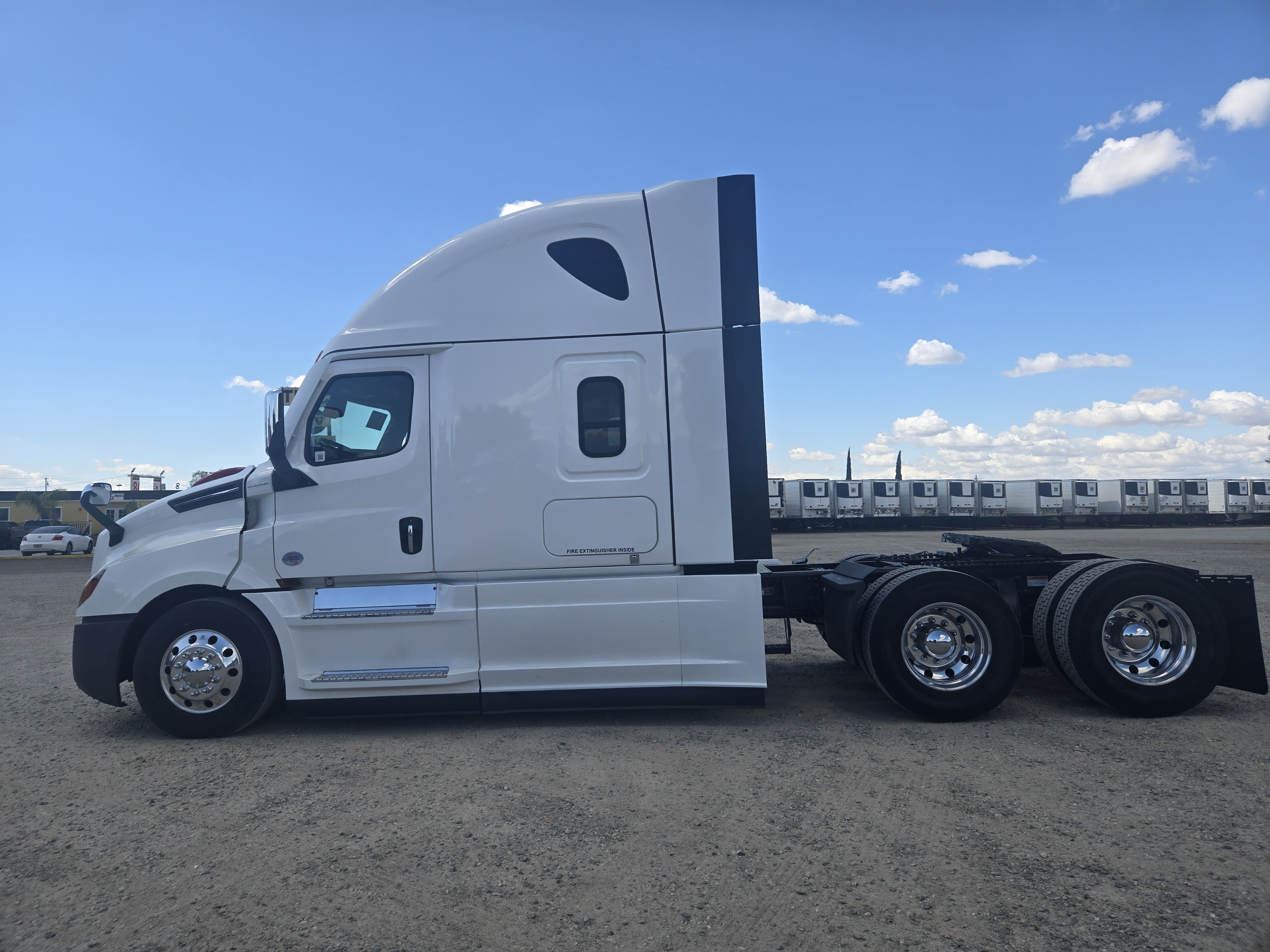 2022 FREIGHTLINER CASCADIA 126SLP - image 3