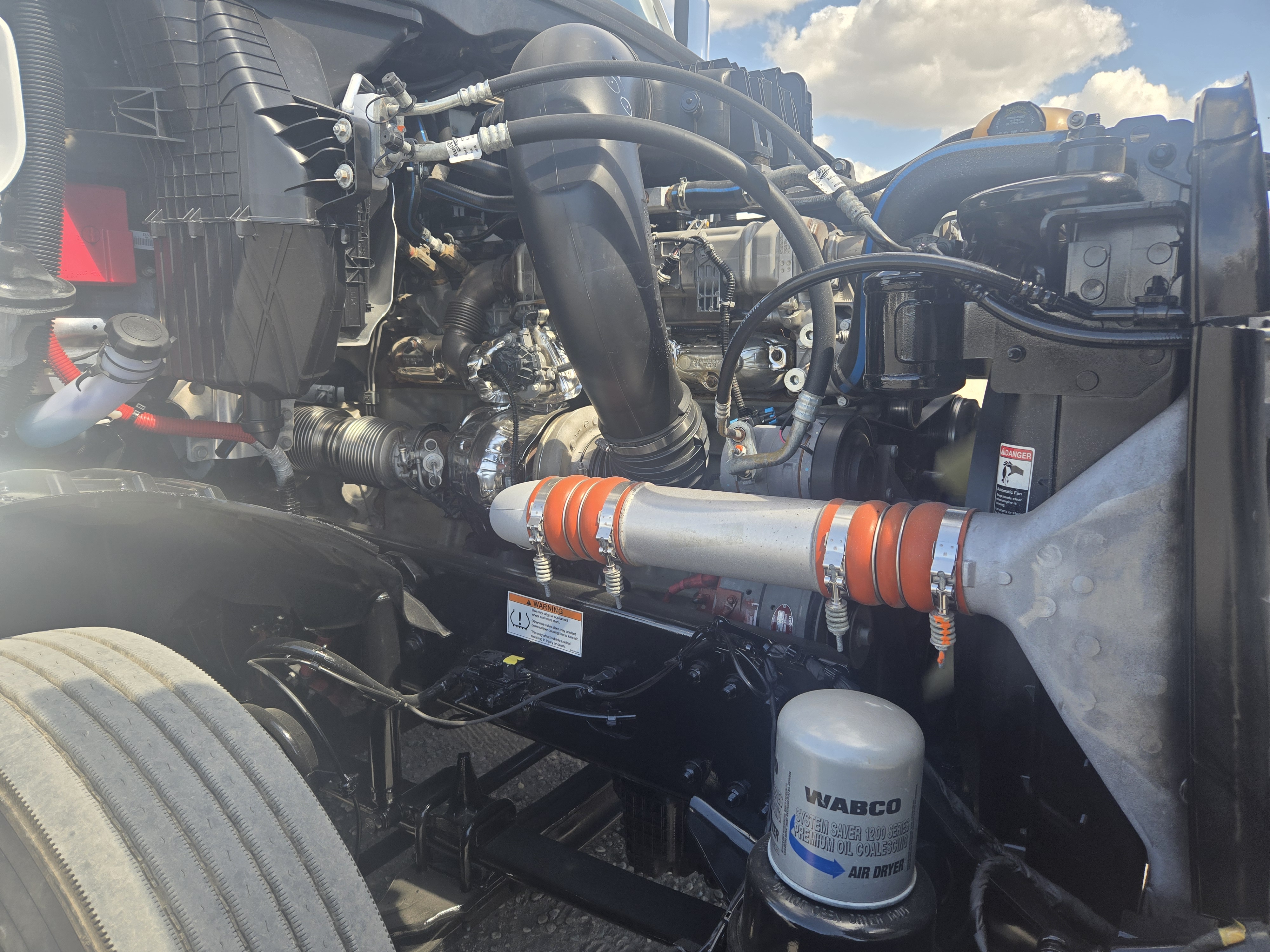 2022 FREIGHTLINER CASCADIA 126SLP - image 9