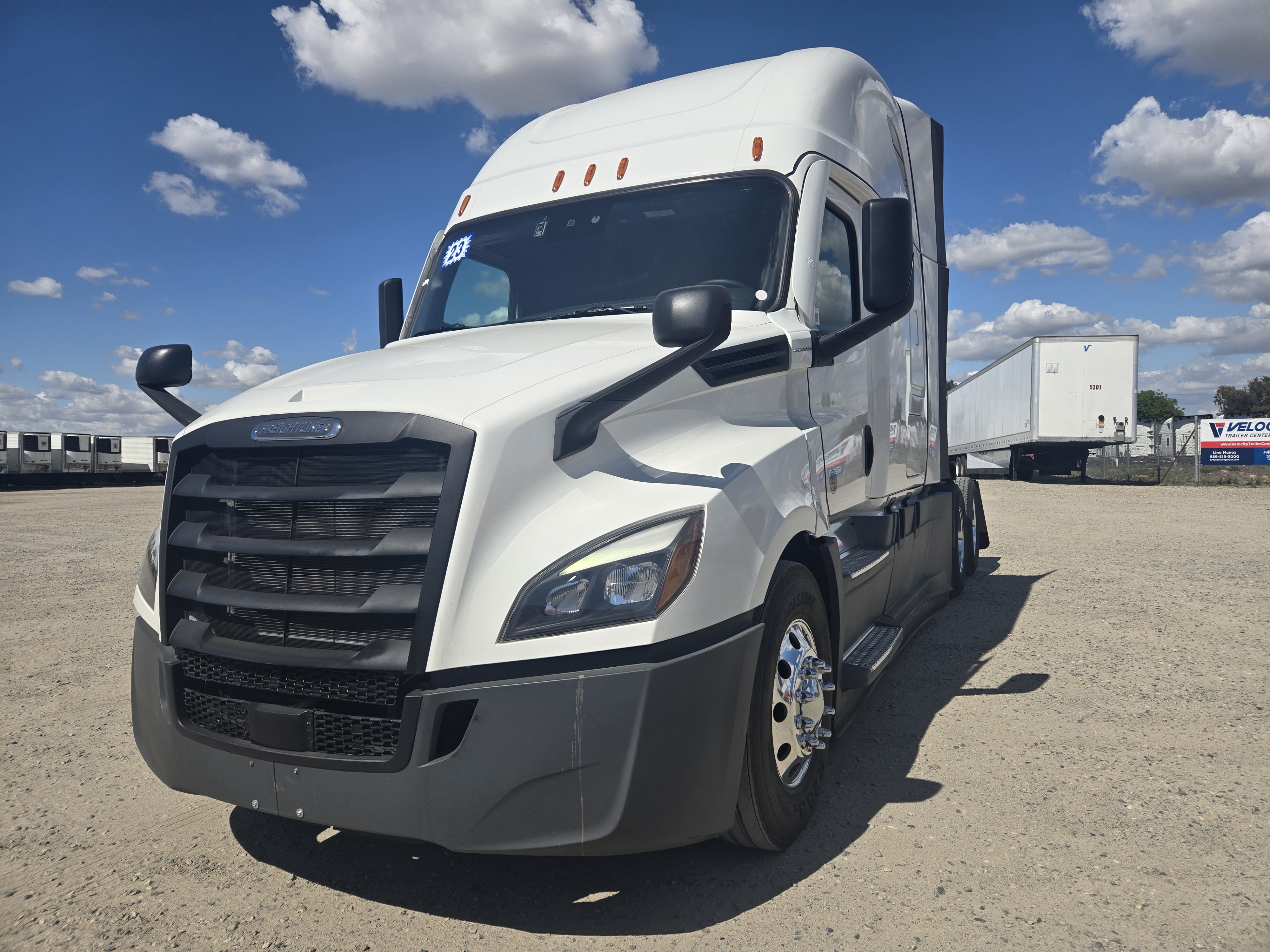 2023 FREIGHTLINER CASCADIA 126SLP - image 1