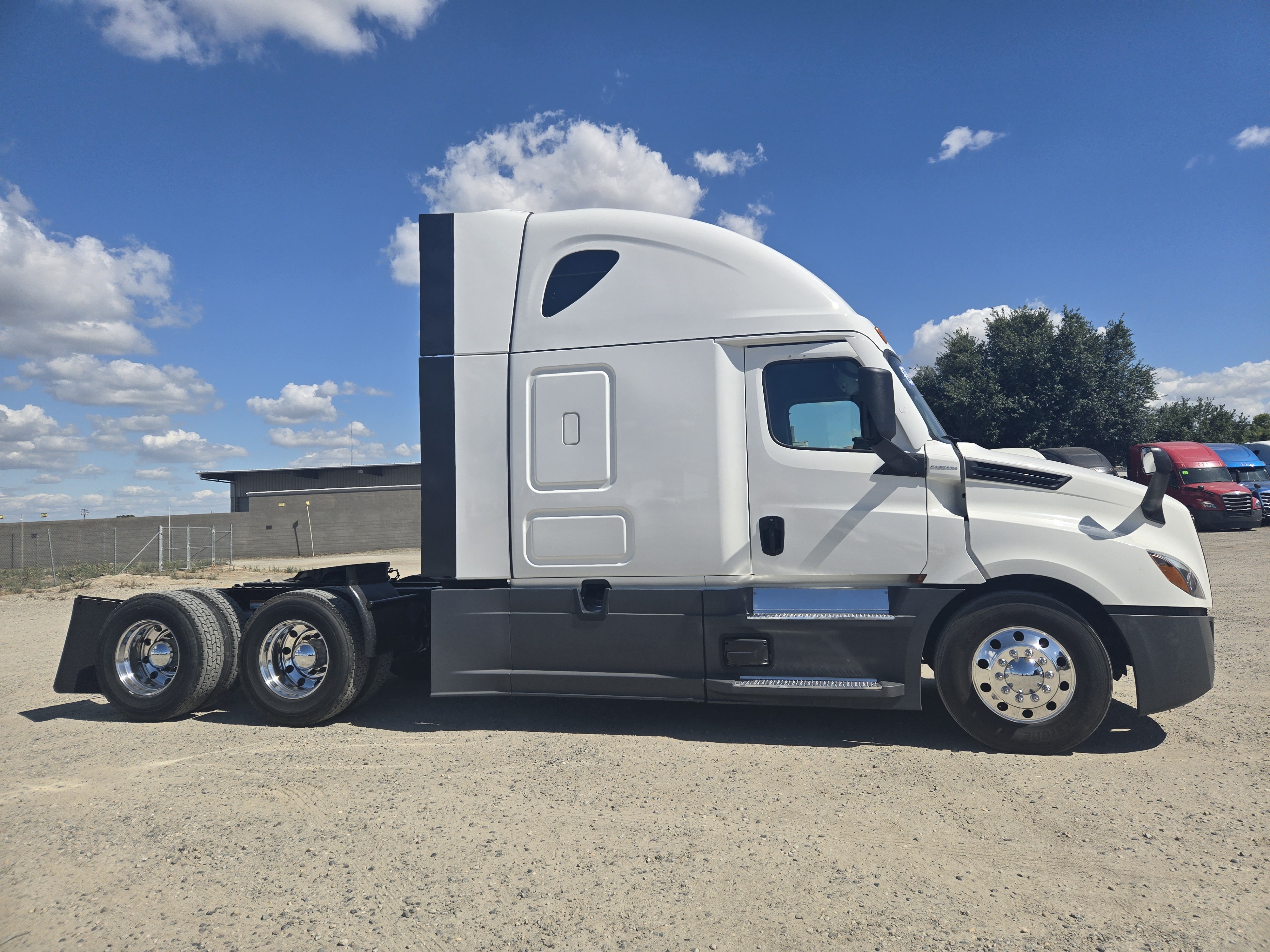 2023 FREIGHTLINER CASCADIA 126SLP - image 7
