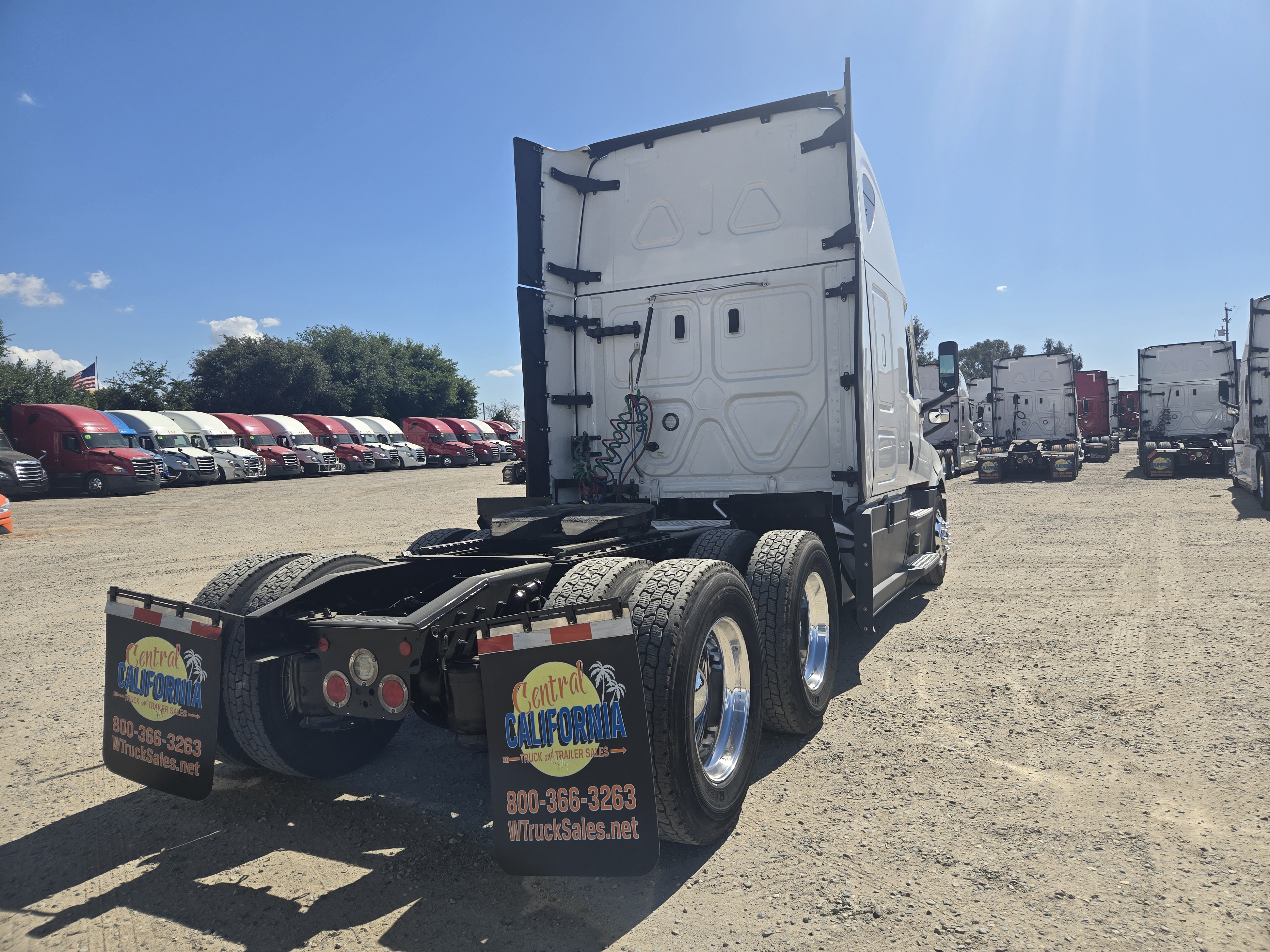 2023 FREIGHTLINER CASCADIA 126SLP - image 6