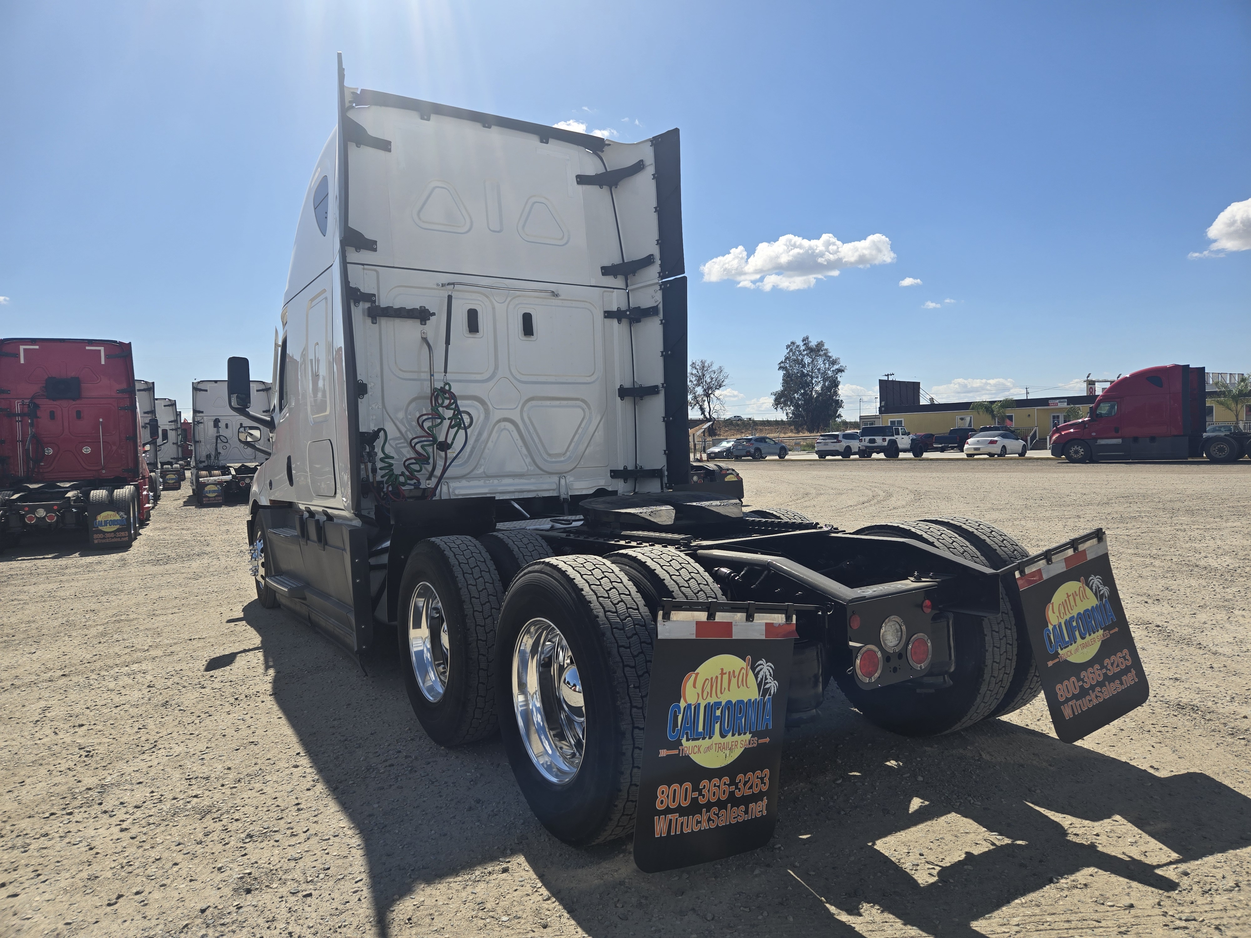 2023 FREIGHTLINER CASCADIA 126SLP - image 4