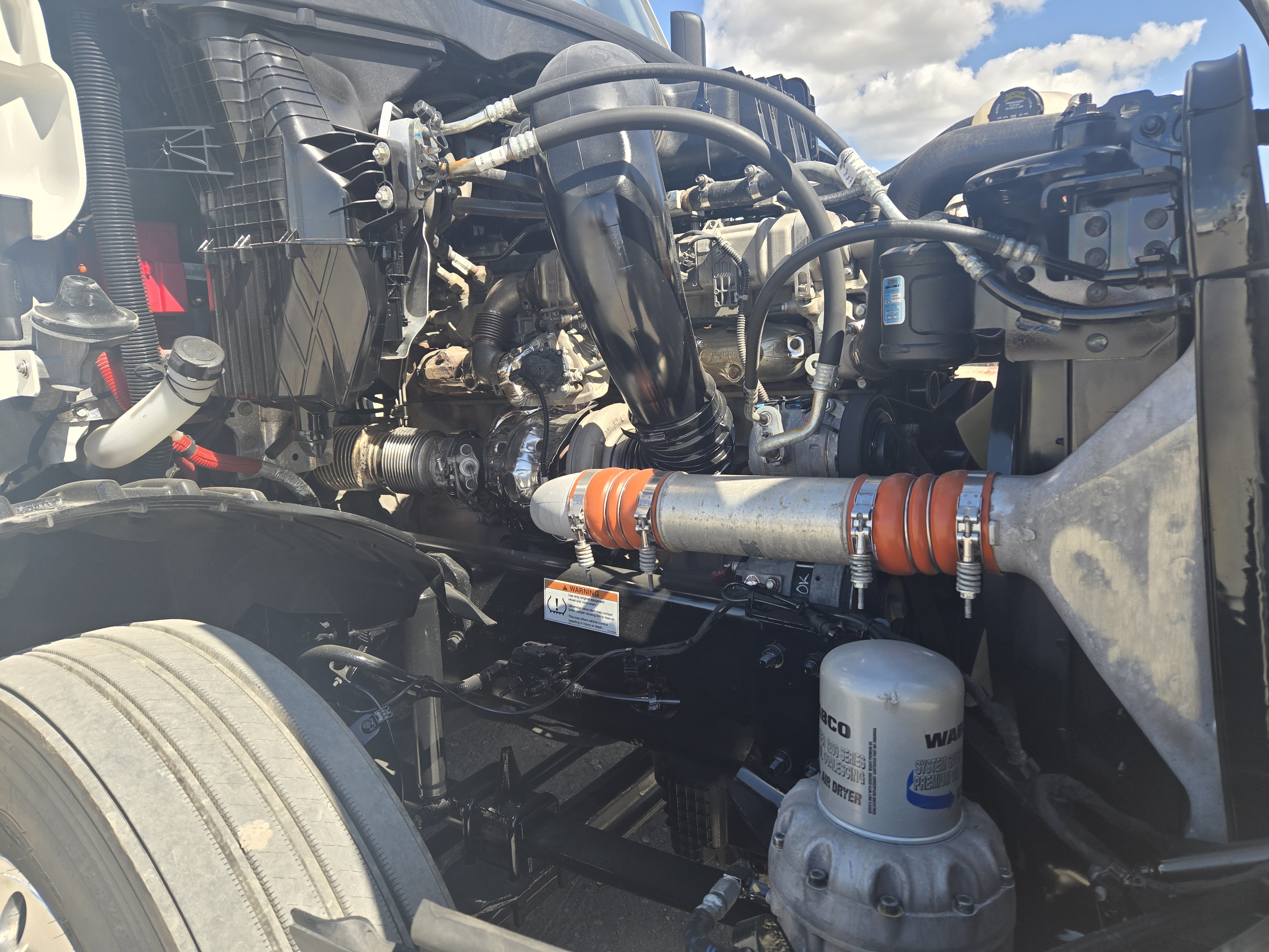 2023 FREIGHTLINER CASCADIA 126SLP - image 10