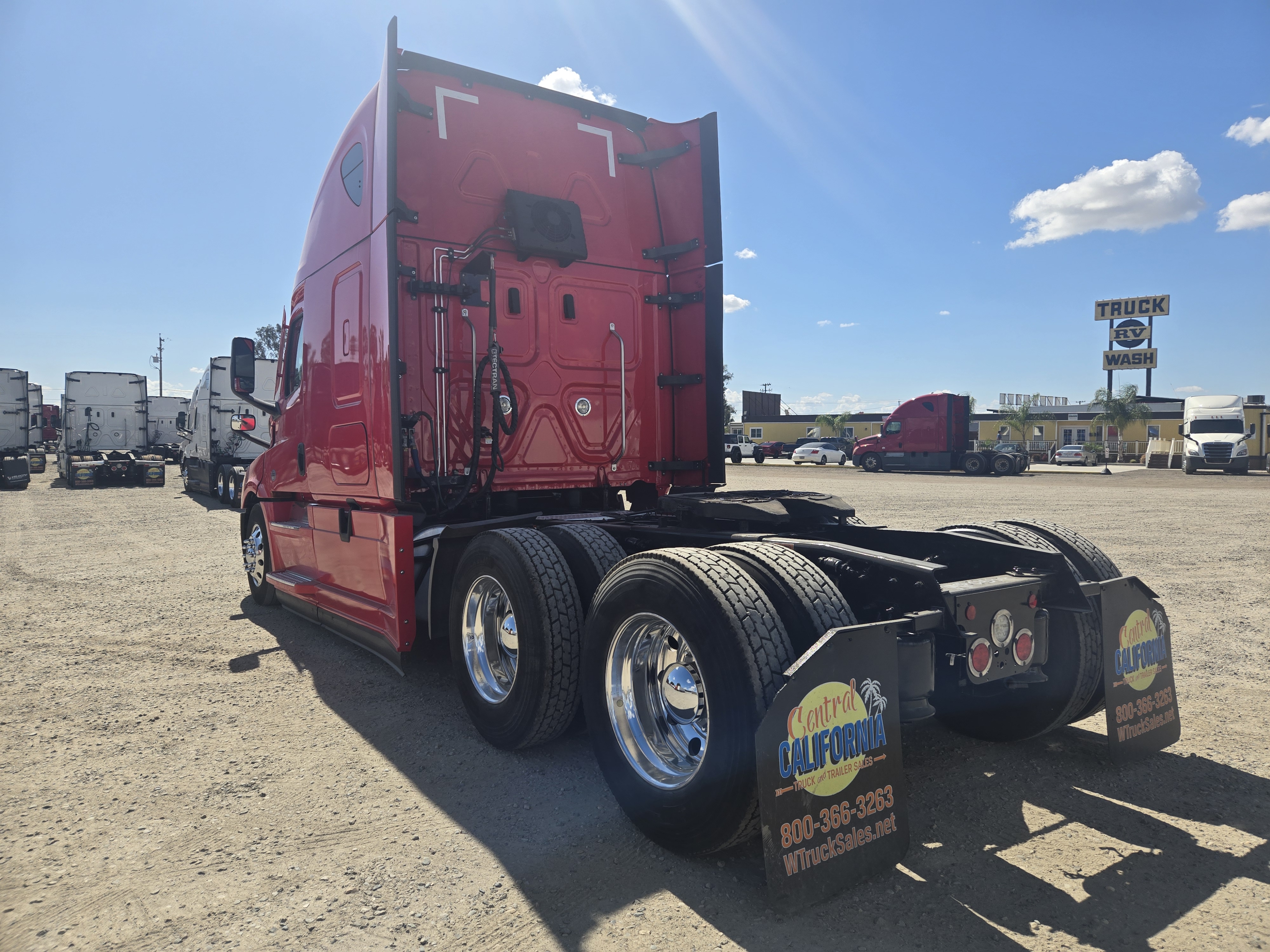 2021 FREIGHTLINER CASCADIA 126SLP - image 4