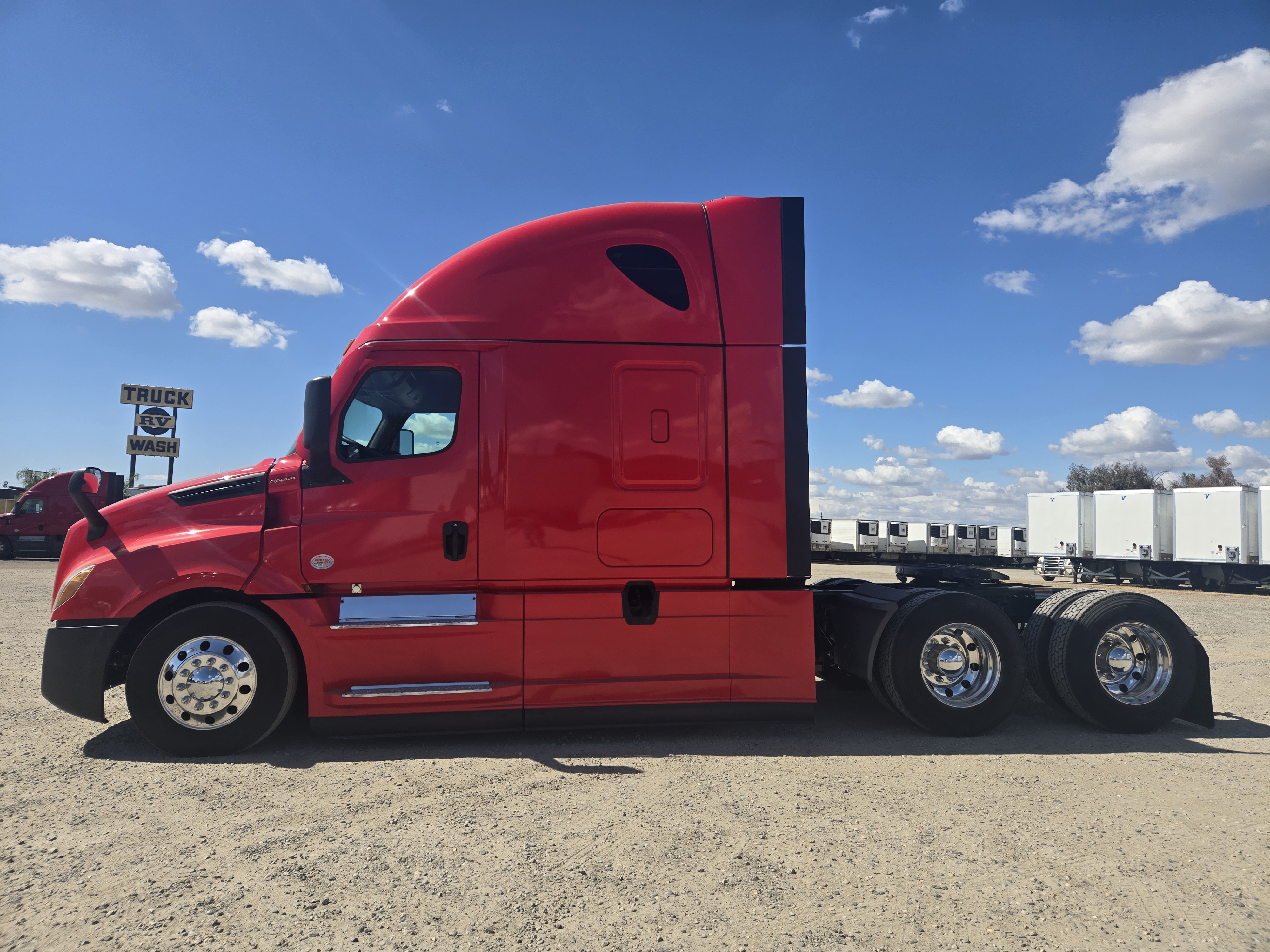 2021 FREIGHTLINER CASCADIA 126SLP - image 3