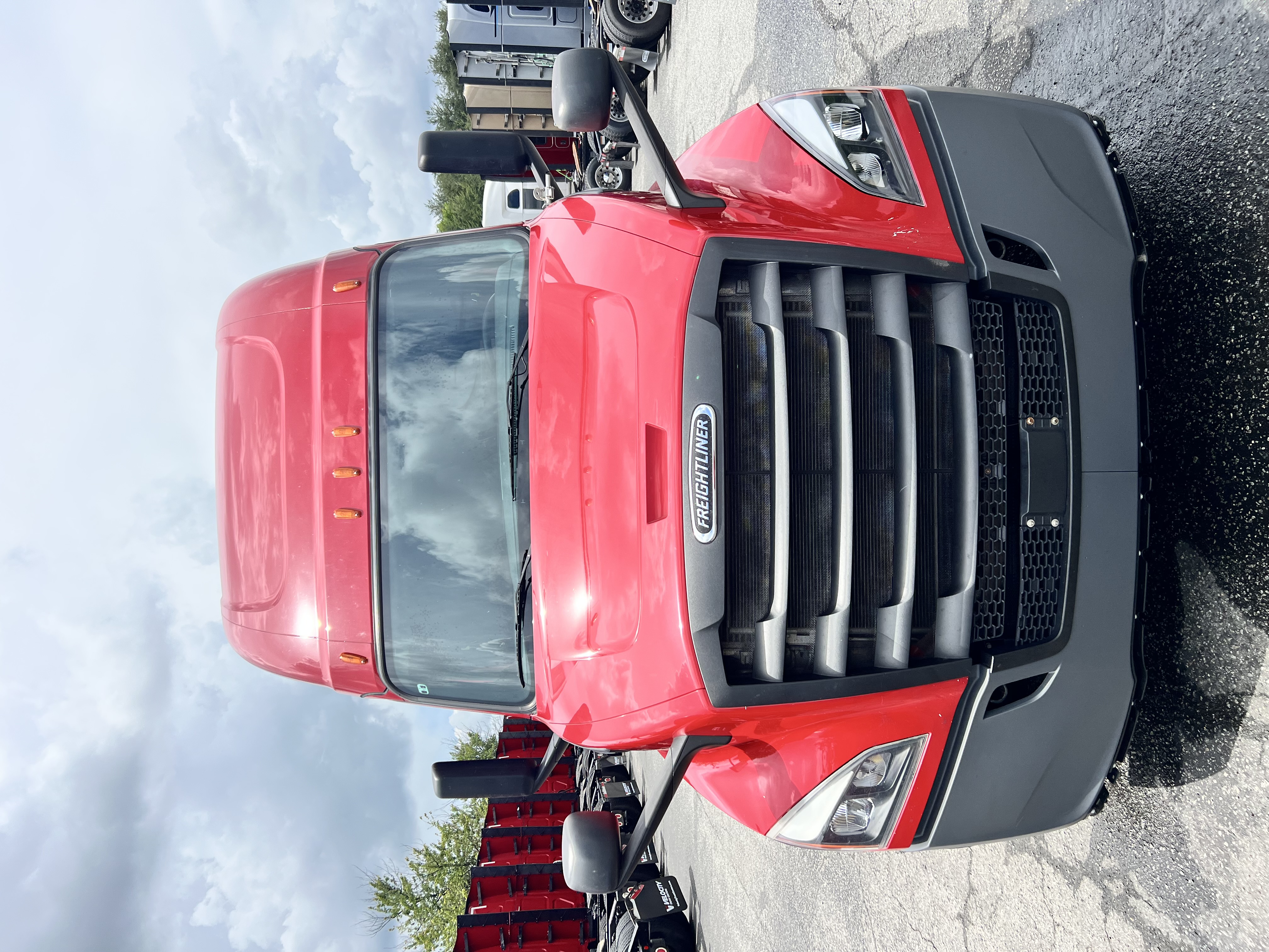 2020 FREIGHTLINER CASCADIA 126SLP - image 2