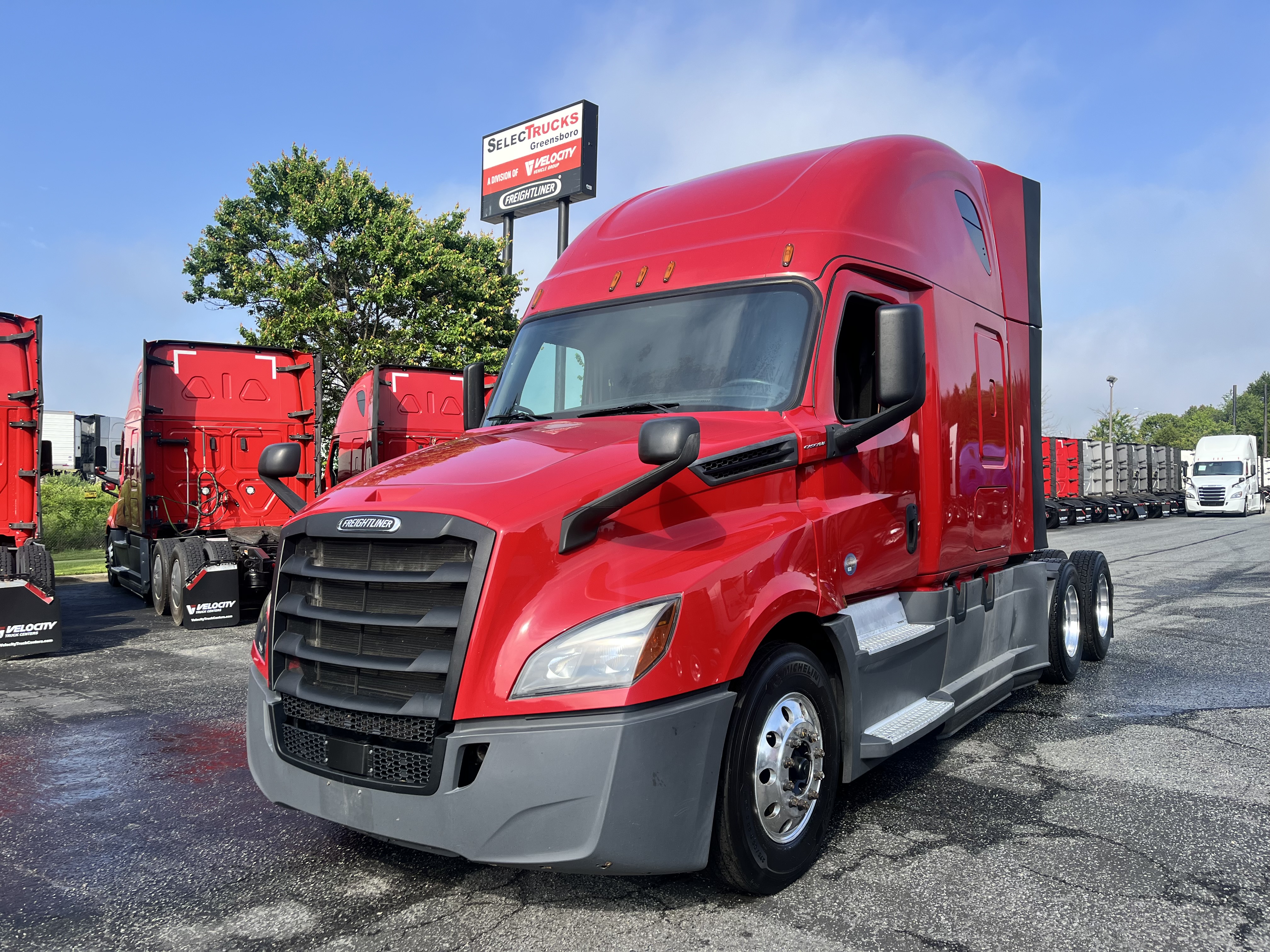 2020 FREIGHTLINER CASCADIA 126SLP - image 1