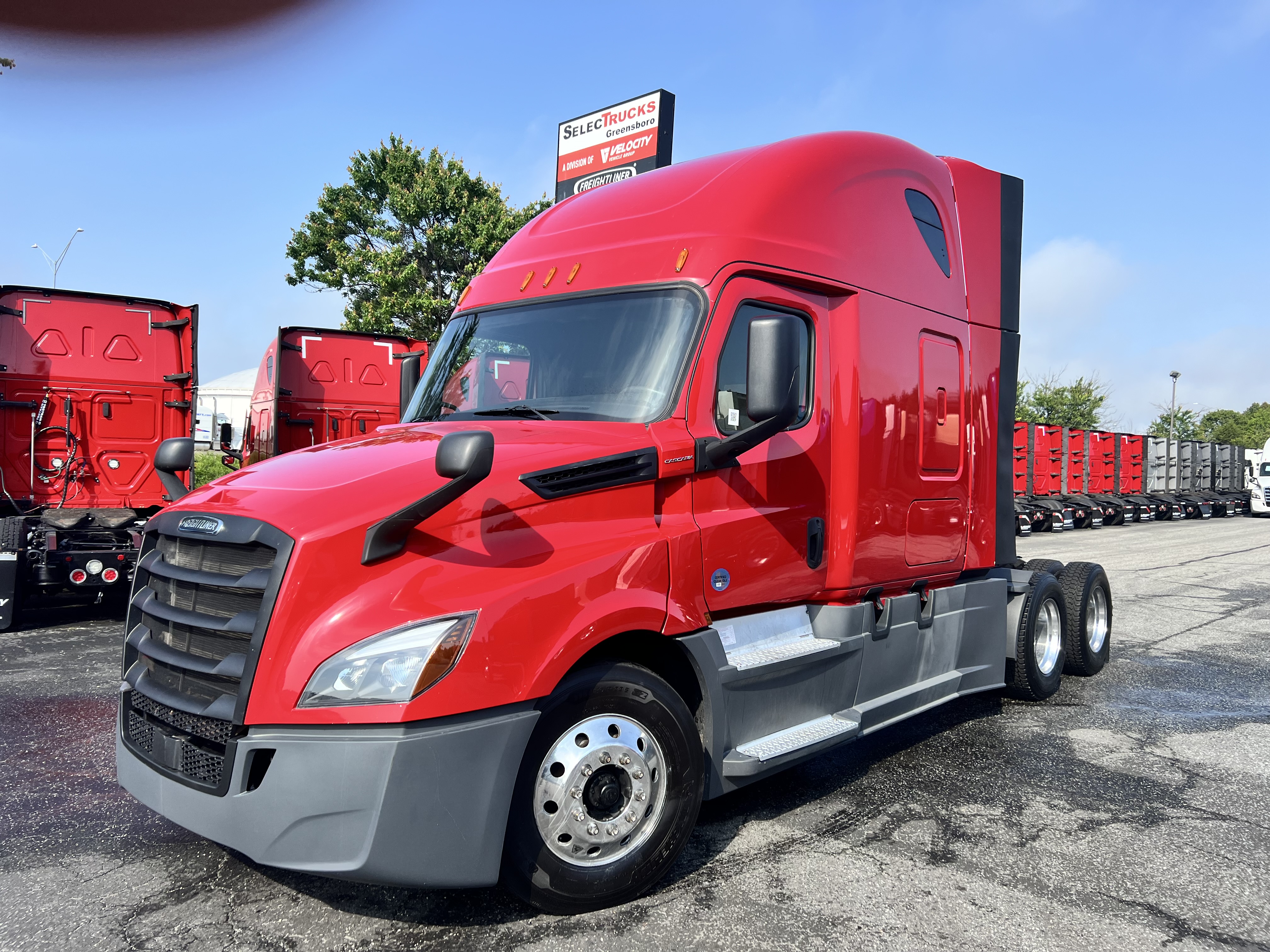 2020 FREIGHTLINER CASCADIA 126SLP - image 1