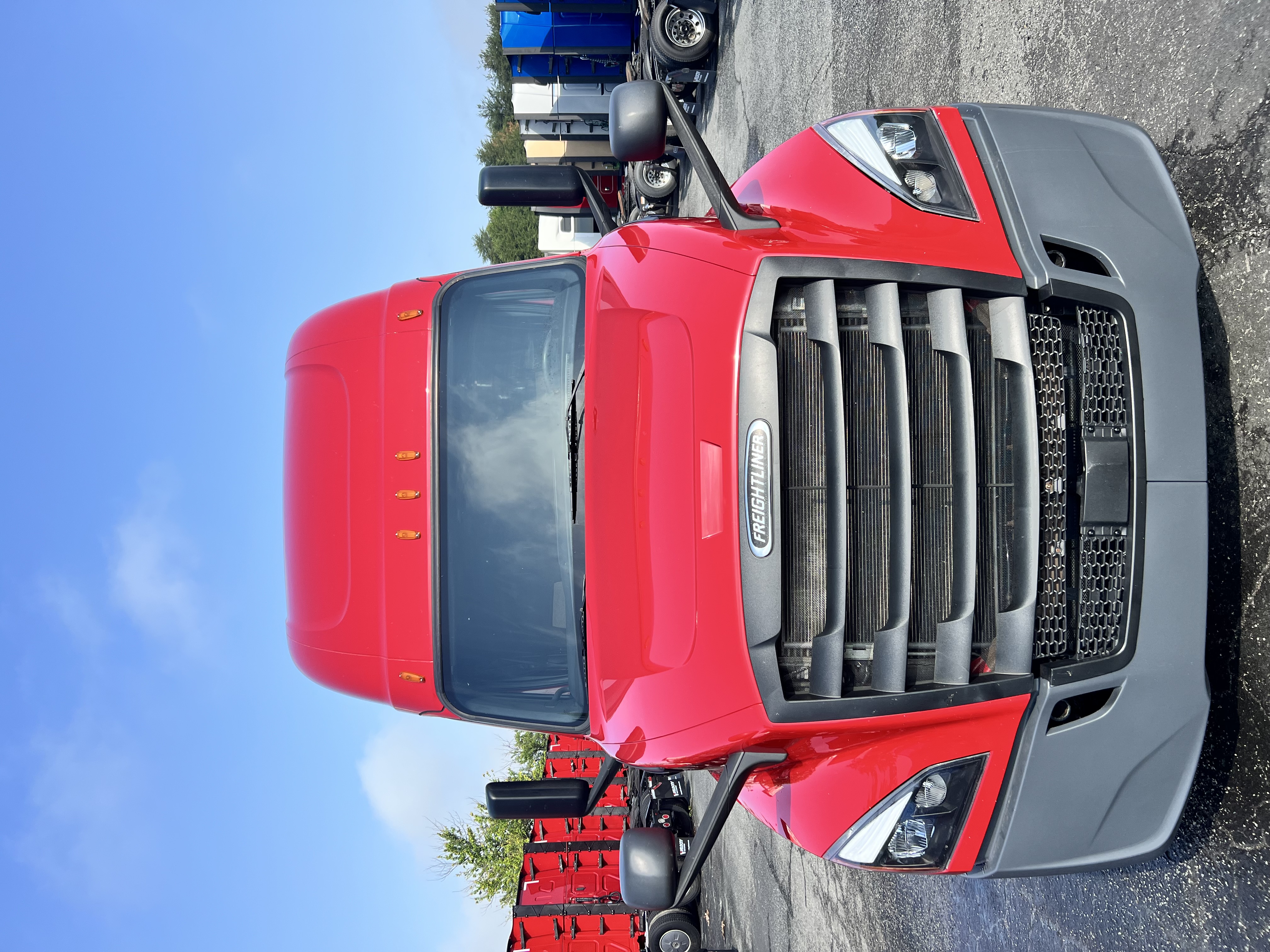 2020 FREIGHTLINER CASCADIA 126SLP - image 2