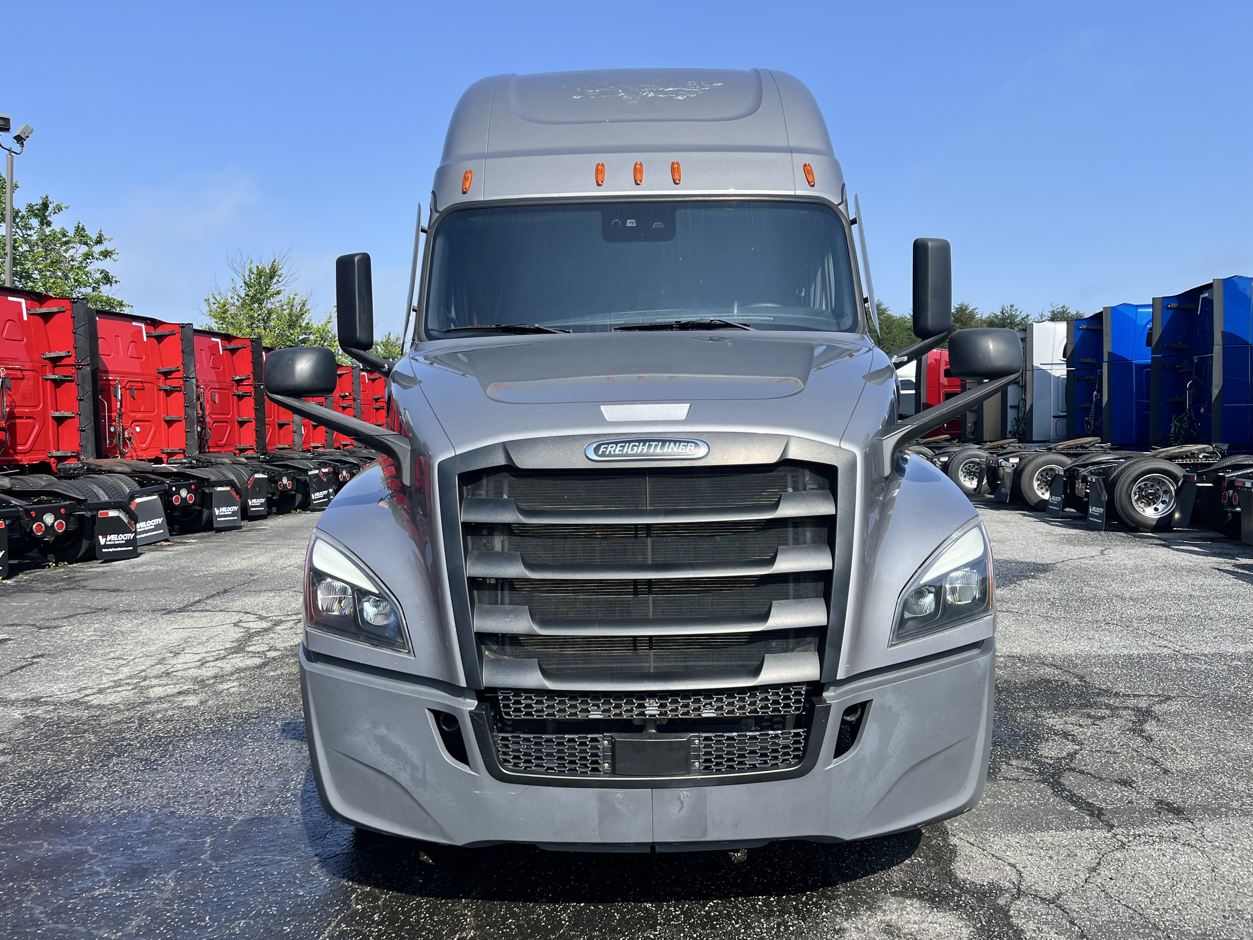 2021 FREIGHTLINER CASCADIA 126SLP - image 2
