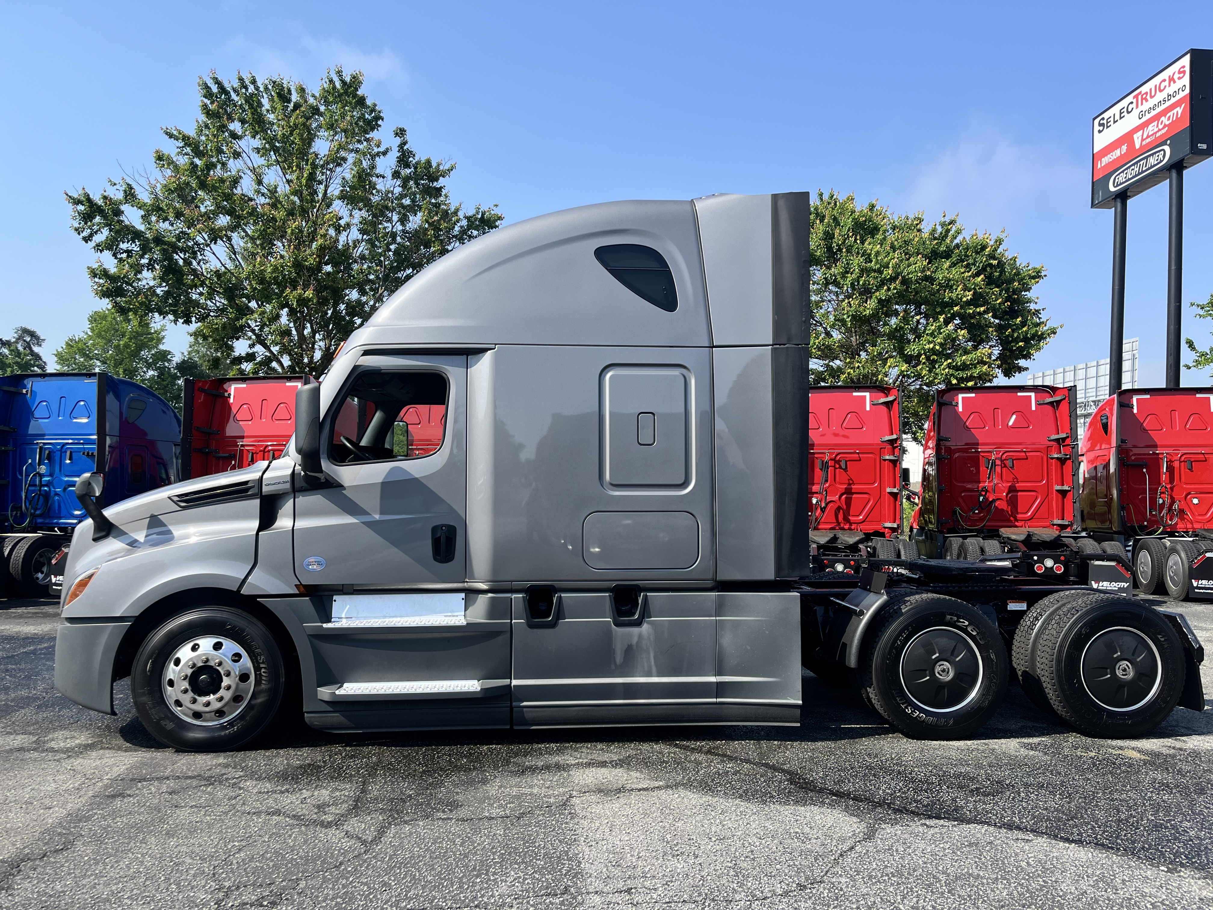 2021 FREIGHTLINER CASCADIA 126SLP - image 3