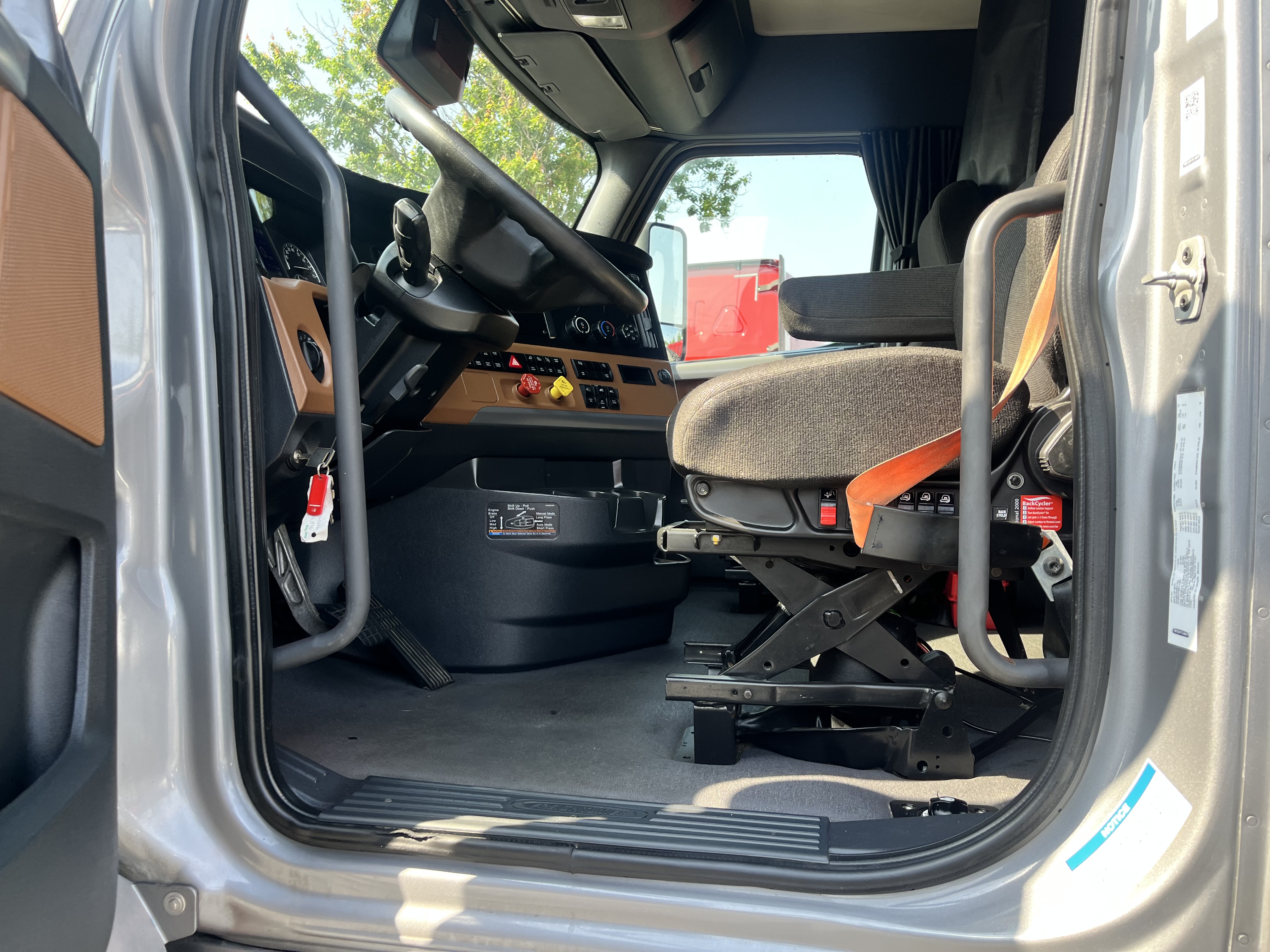 2021 FREIGHTLINER CASCADIA 126SLP - image 14