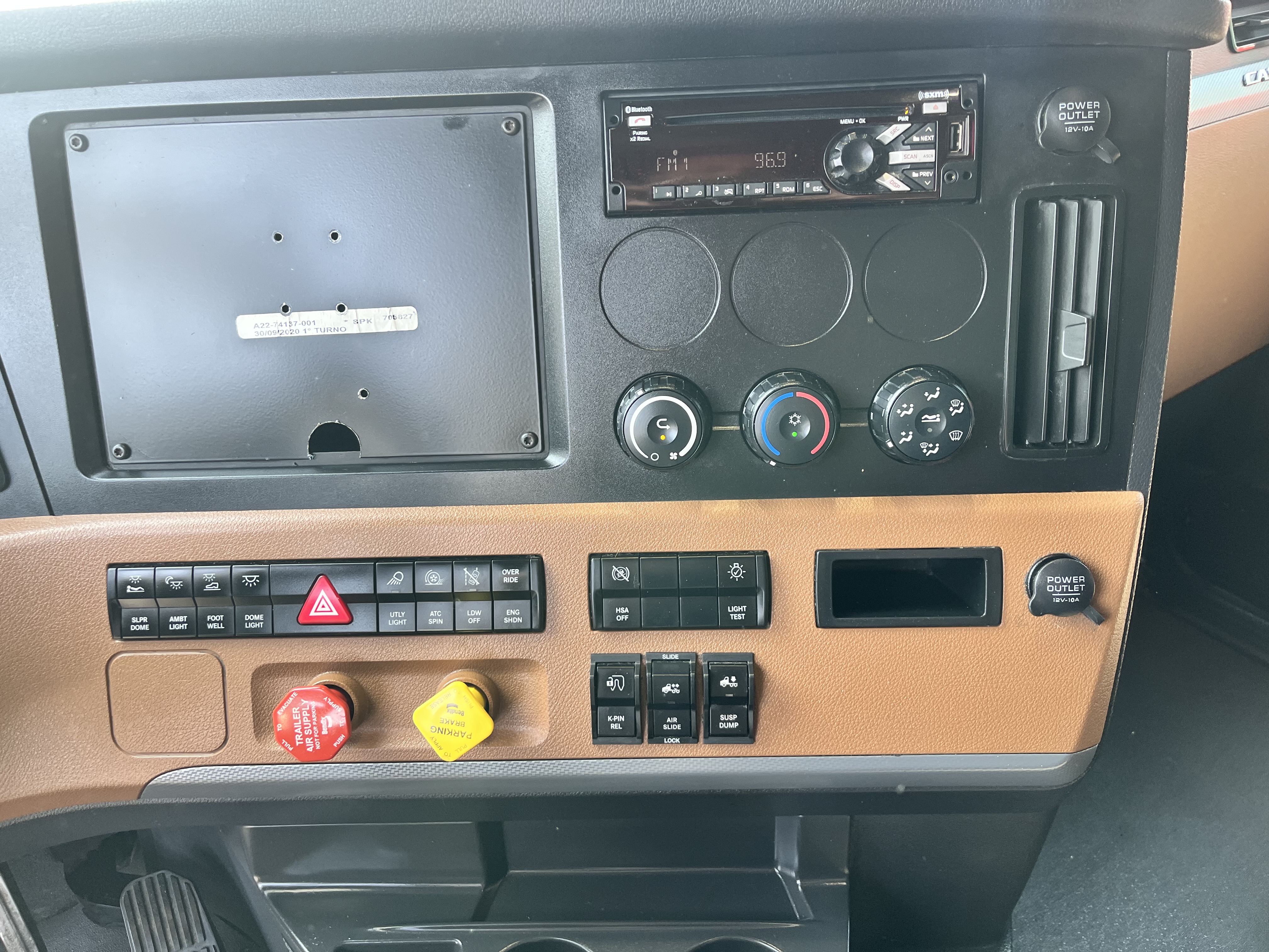 2021 FREIGHTLINER CASCADIA 126SLP - image 15