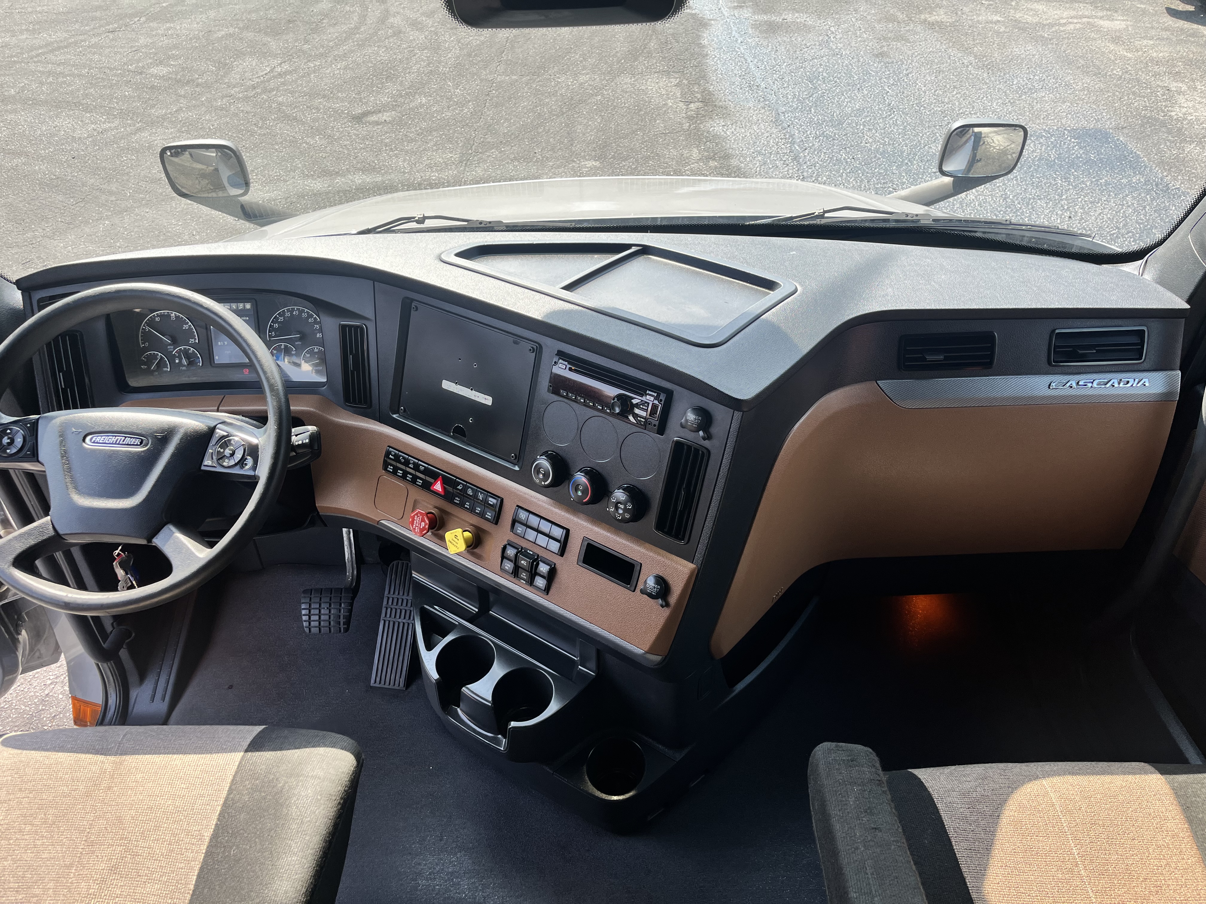 2021 FREIGHTLINER CASCADIA 126SLP - image 19