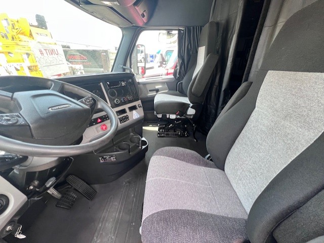 2020 FREIGHTLINER CASCADIA 126SLP - image 9