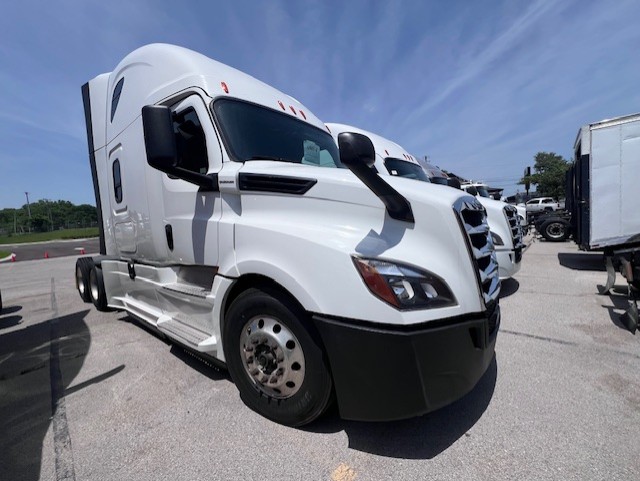 2020 FREIGHTLINER CASCADIA 126SLP - image 4