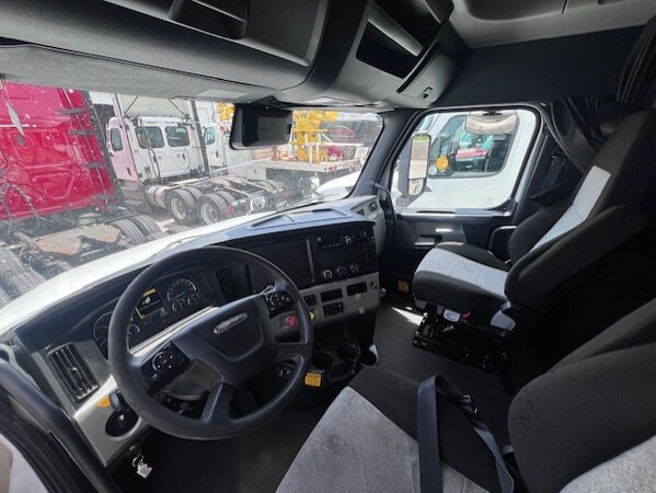 FREIGHTLINER CASCADIA 126SLP 2020