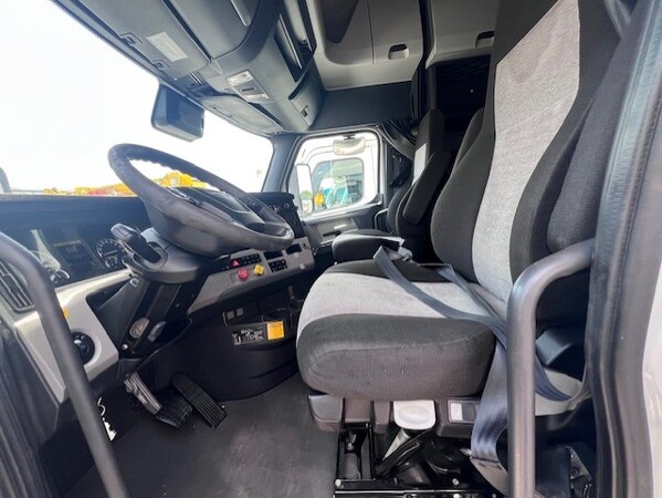 FREIGHTLINER CASCADIA 126SLP 2020