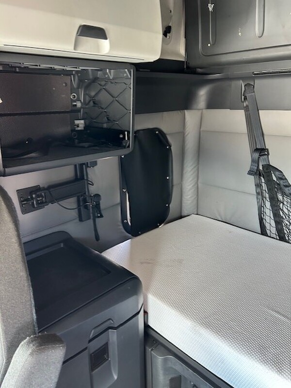 FREIGHTLINER CASCADIA 126SLP 2020