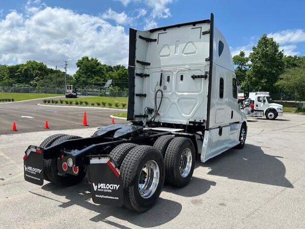 FREIGHTLINER CASCADIA 126SLP 2020