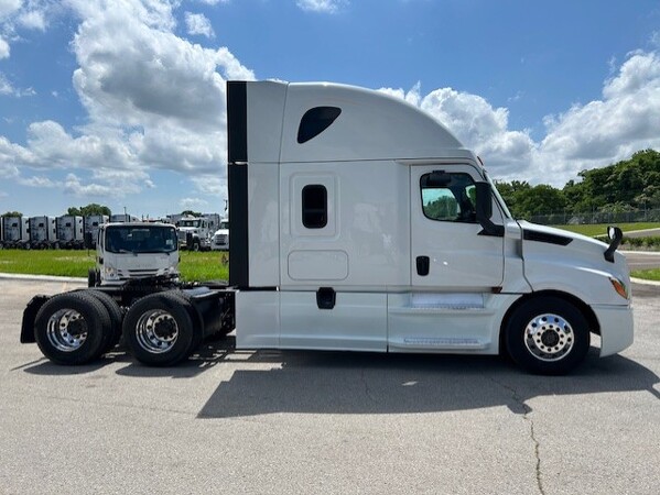 FREIGHTLINER CASCADIA 126SLP 2020