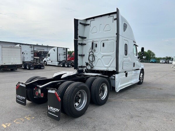 FREIGHTLINER CASCADIA 126SLP 2020