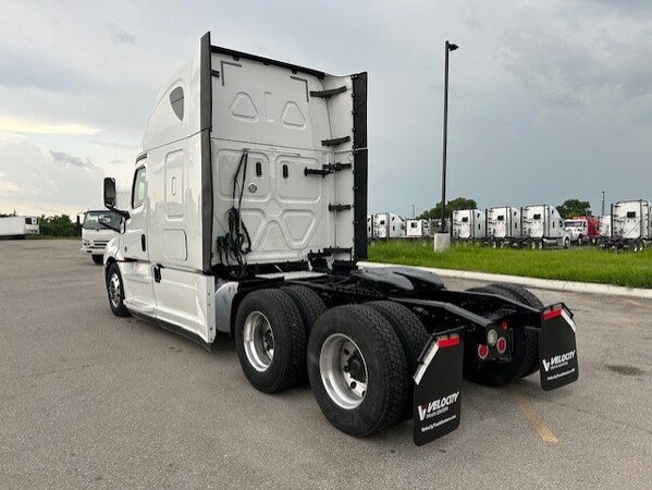 FREIGHTLINER CASCADIA 126SLP 2020