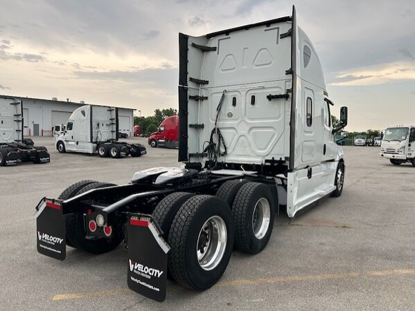 FREIGHTLINER CASCADIA 126SLP 2020