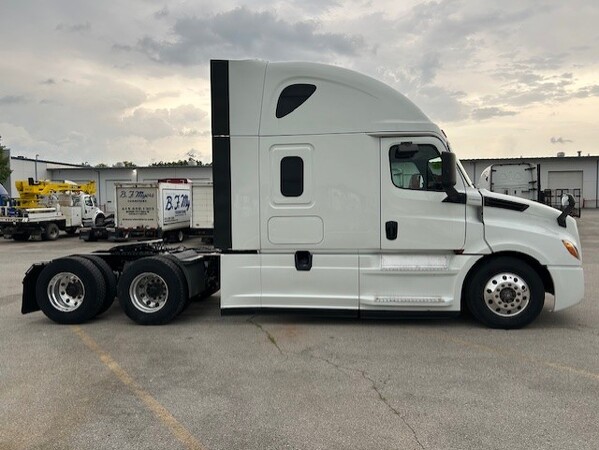 FREIGHTLINER CASCADIA 126SLP 2020