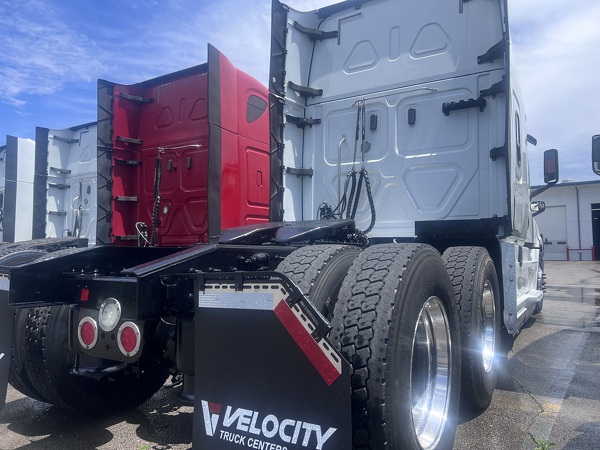 FREIGHTLINER CASCADIA 126SLP 2020