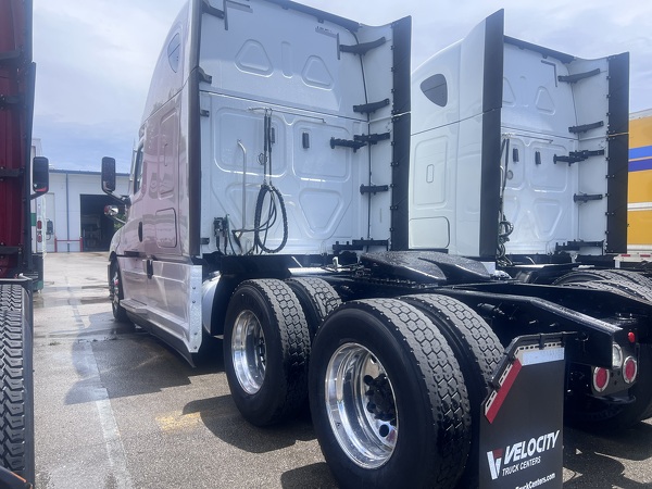 FREIGHTLINER CASCADIA 126SLP 2020