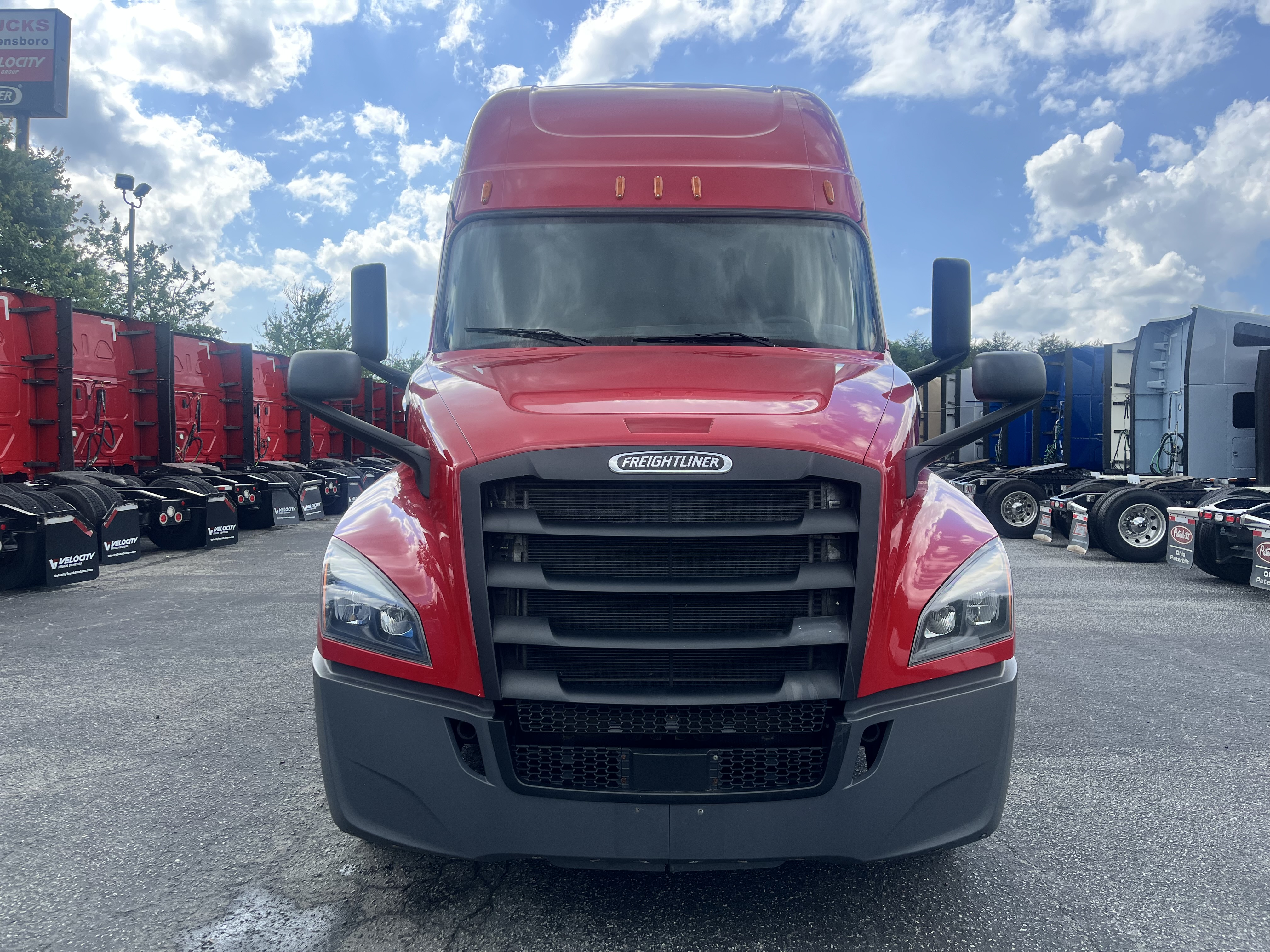 2020 FREIGHTLINER CASCADIA 126SLP - image 2