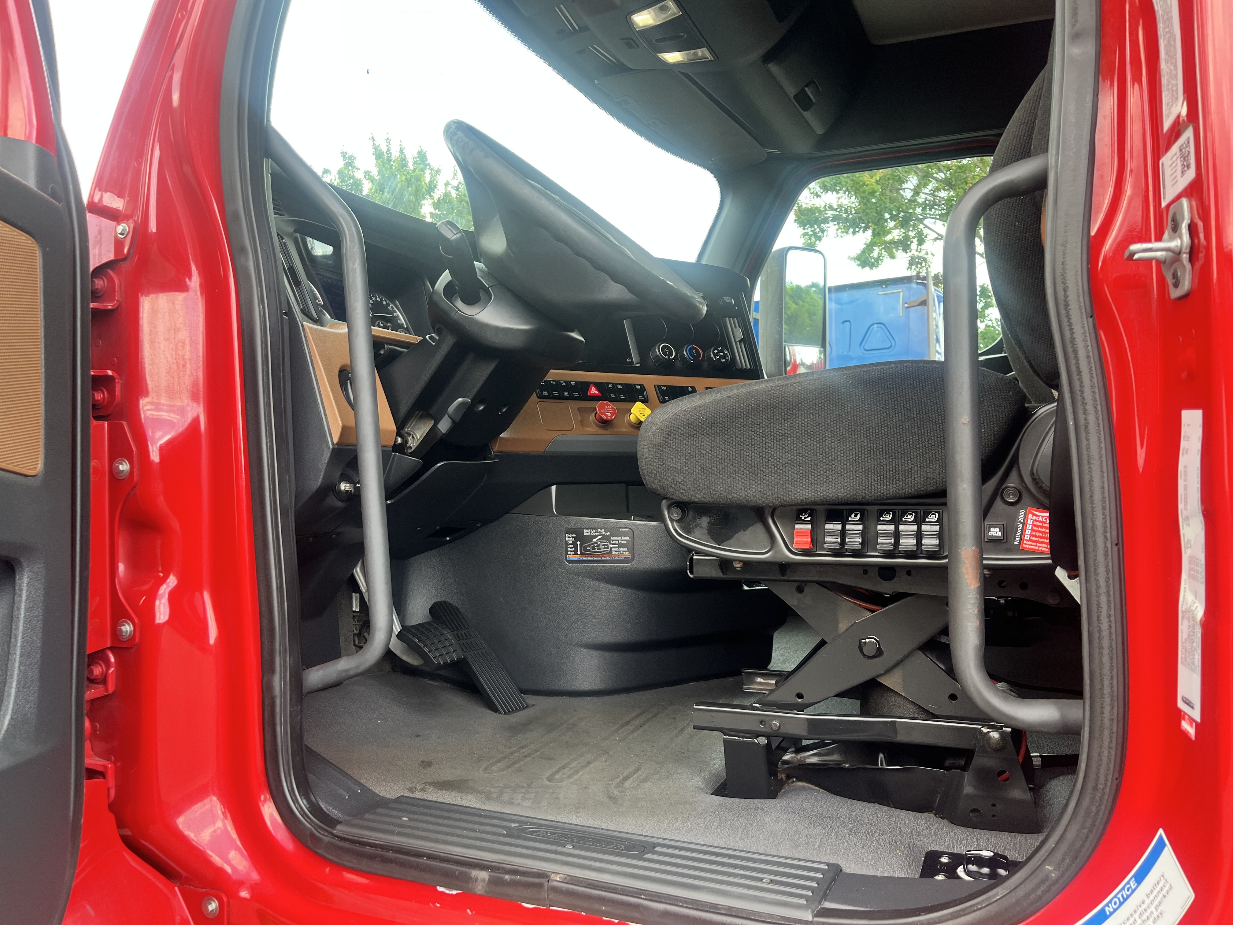 2020 FREIGHTLINER CASCADIA 126SLP - image 17