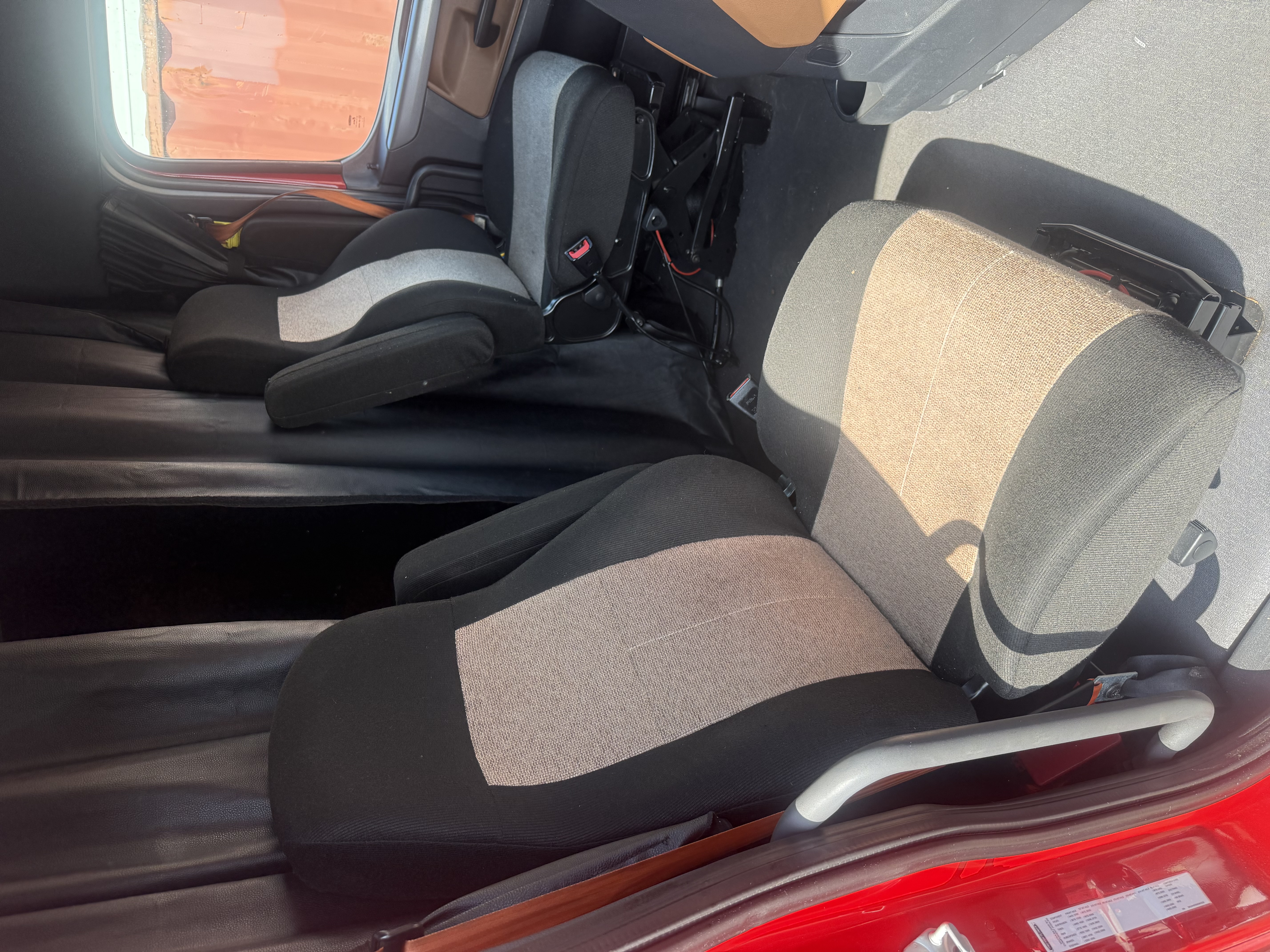 2021 FREIGHTLINER CASCADIA 126SLP - image 8