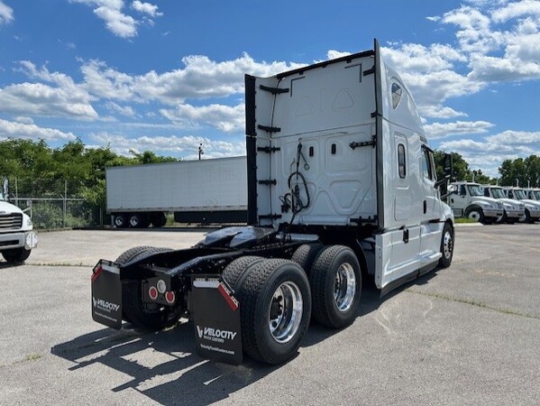 FREIGHTLINER CASCADIA 126SLP 2021