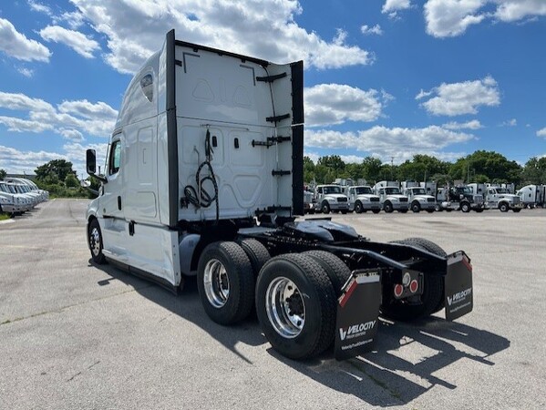 FREIGHTLINER CASCADIA 126SLP 2021
