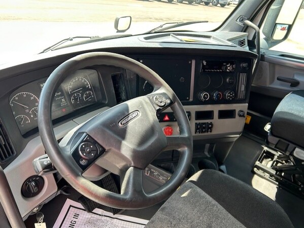 FREIGHTLINER CASCADIA 126SLP 2021