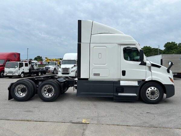FREIGHTLINER CASCADIA 116SLP 2022