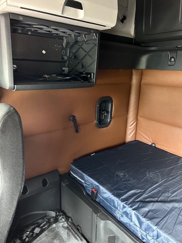 FREIGHTLINER CASCADIA 126SLP 2020