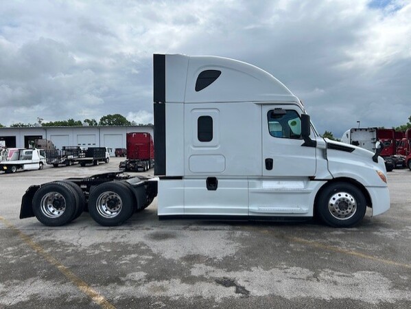 FREIGHTLINER CASCADIA 126SLP 2020