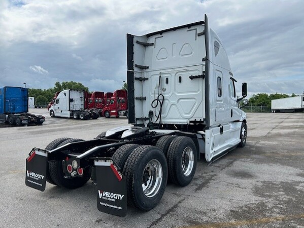 FREIGHTLINER CASCADIA 126SLP 2020
