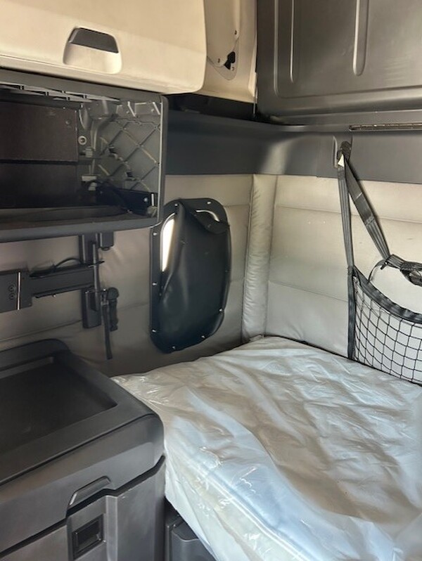 FREIGHTLINER CASCADIA 126SLP 2020
