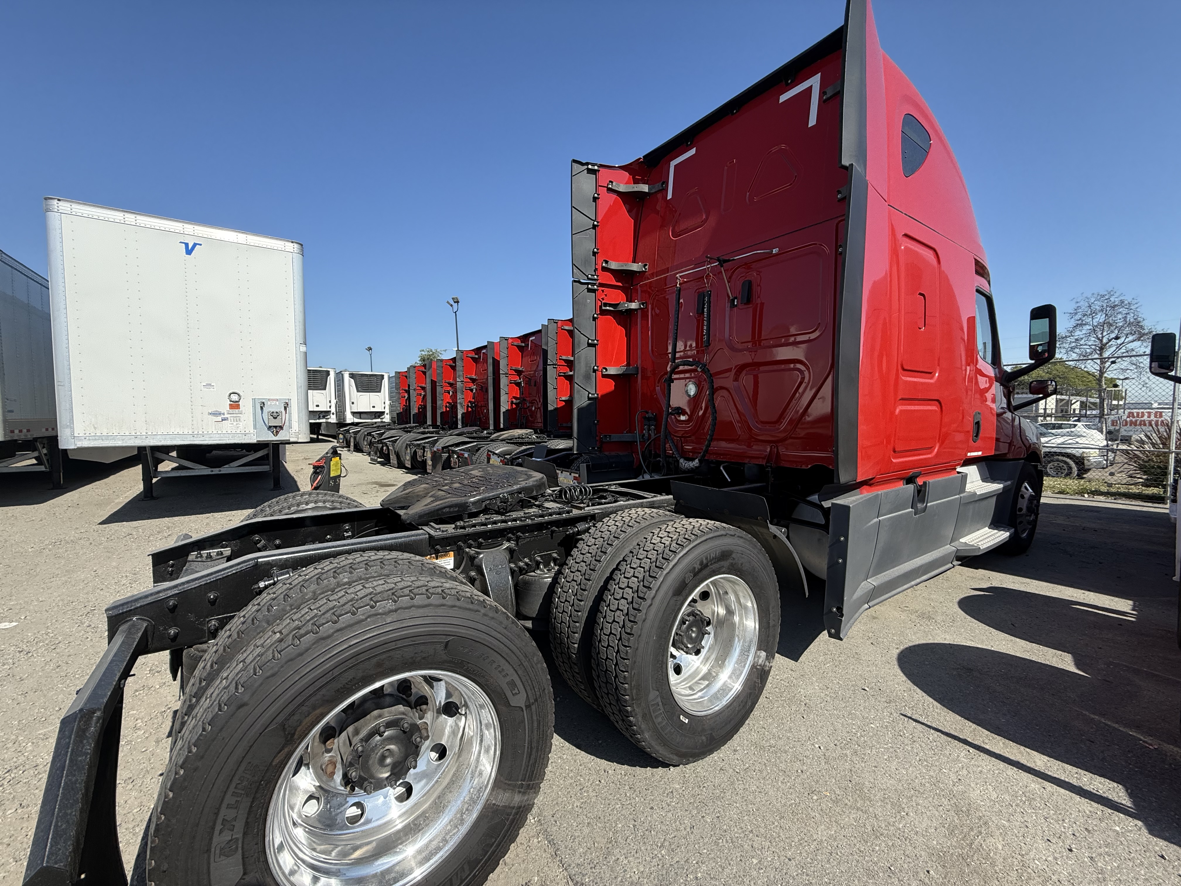 2019 FREIGHTLINER CASCADIA 126SLP - image 4