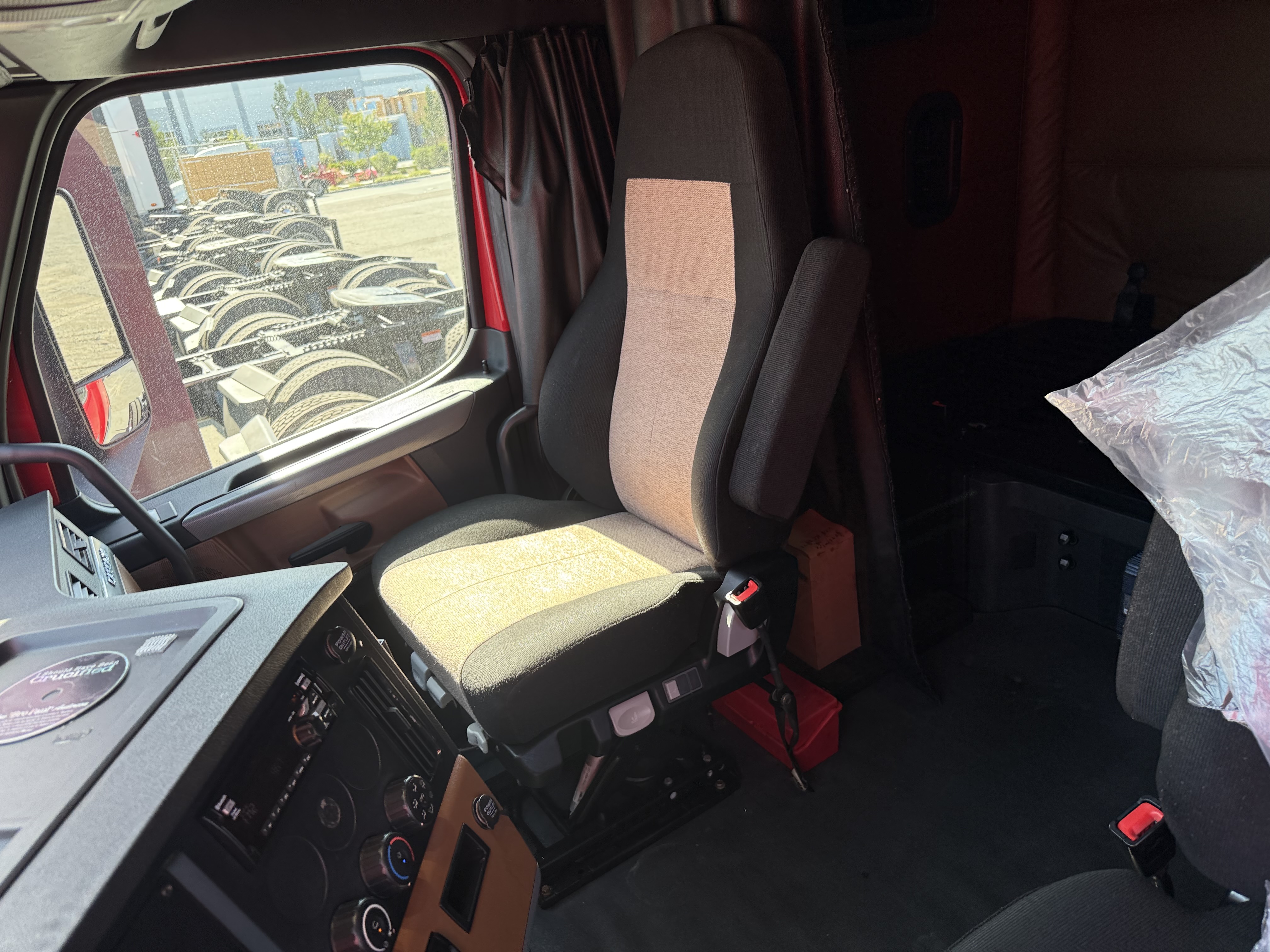 2019 FREIGHTLINER CASCADIA 126SLP - image 7