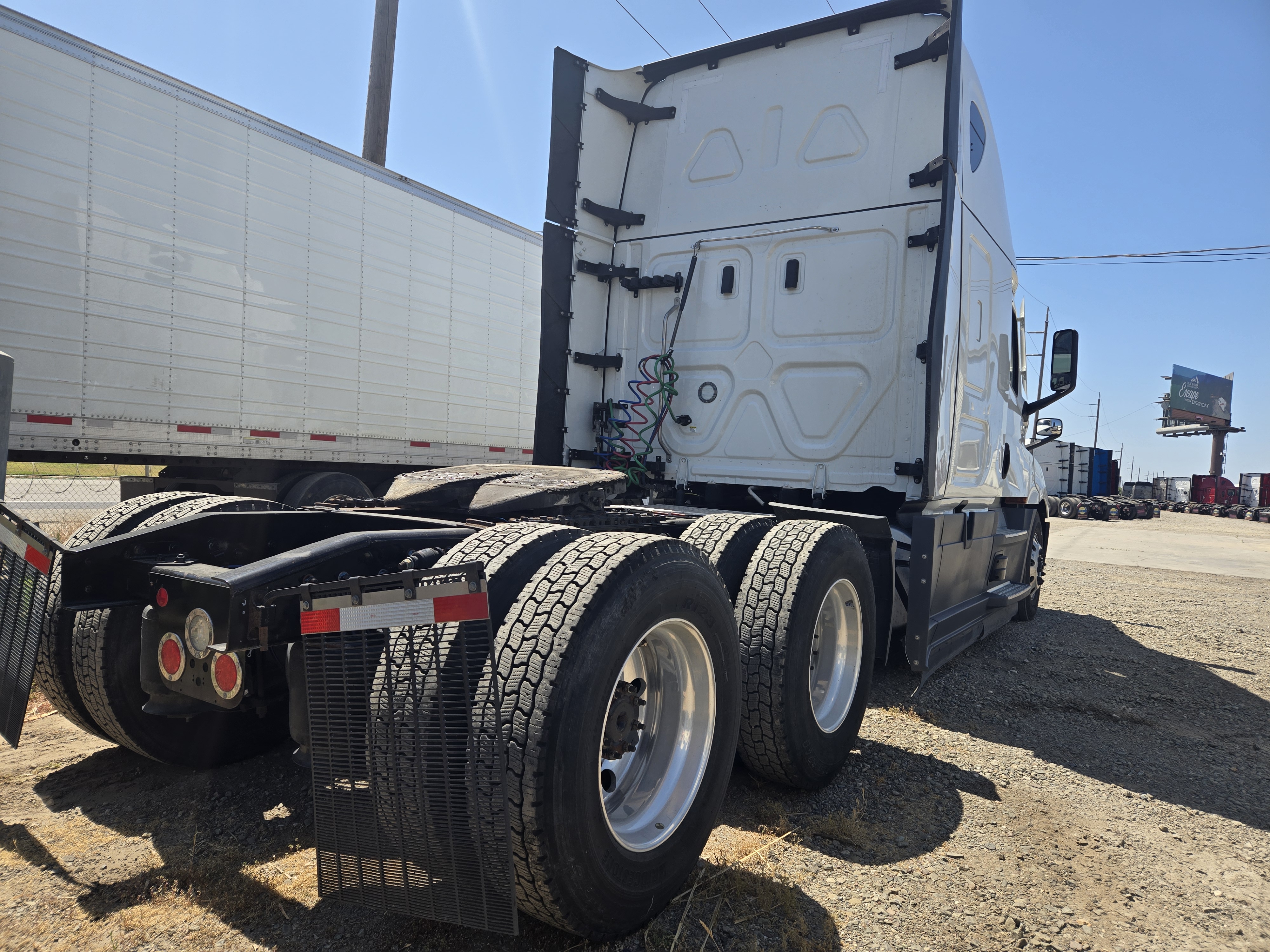 2023 FREIGHTLINER CASCADIA 126SLP - image 4