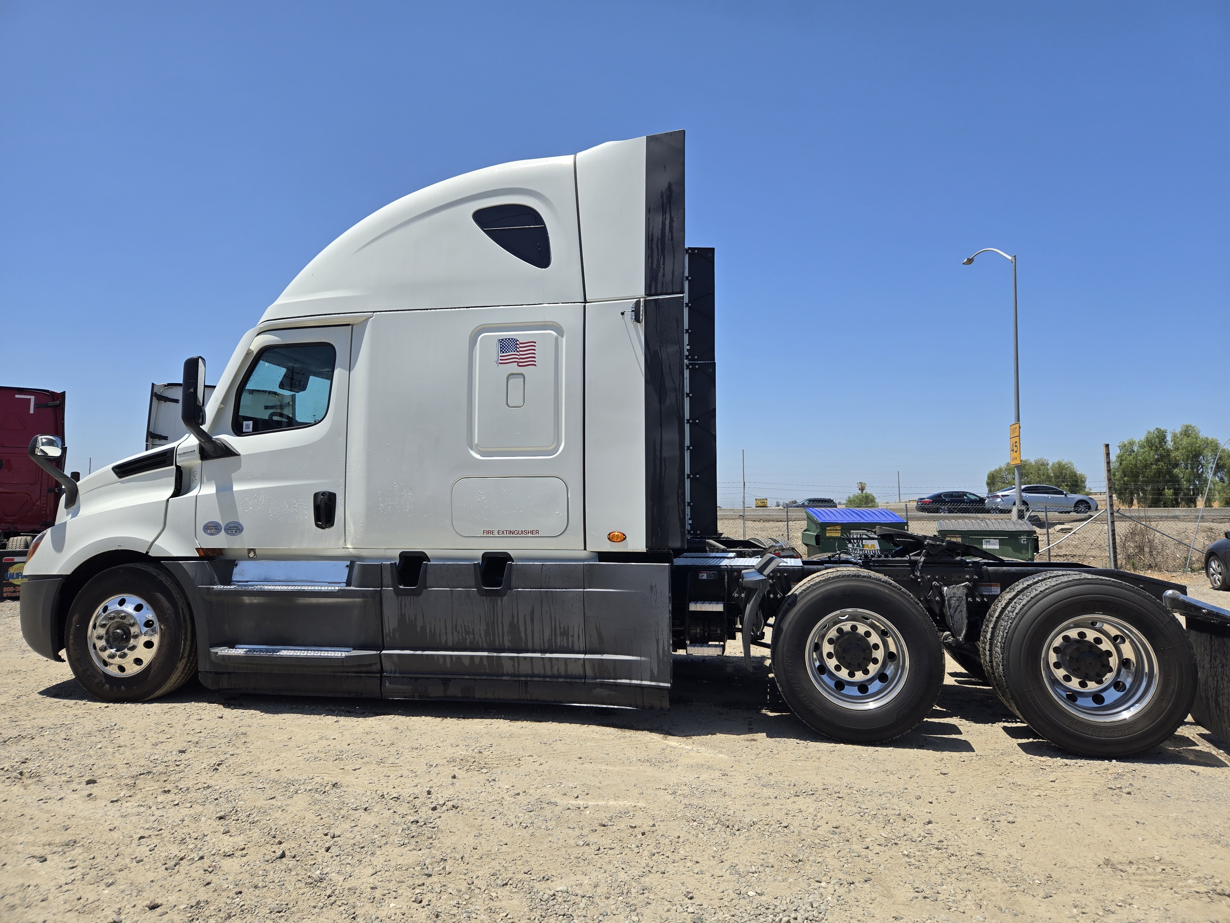 2022 FREIGHTLINER CASCADIA 126SLP - image 3