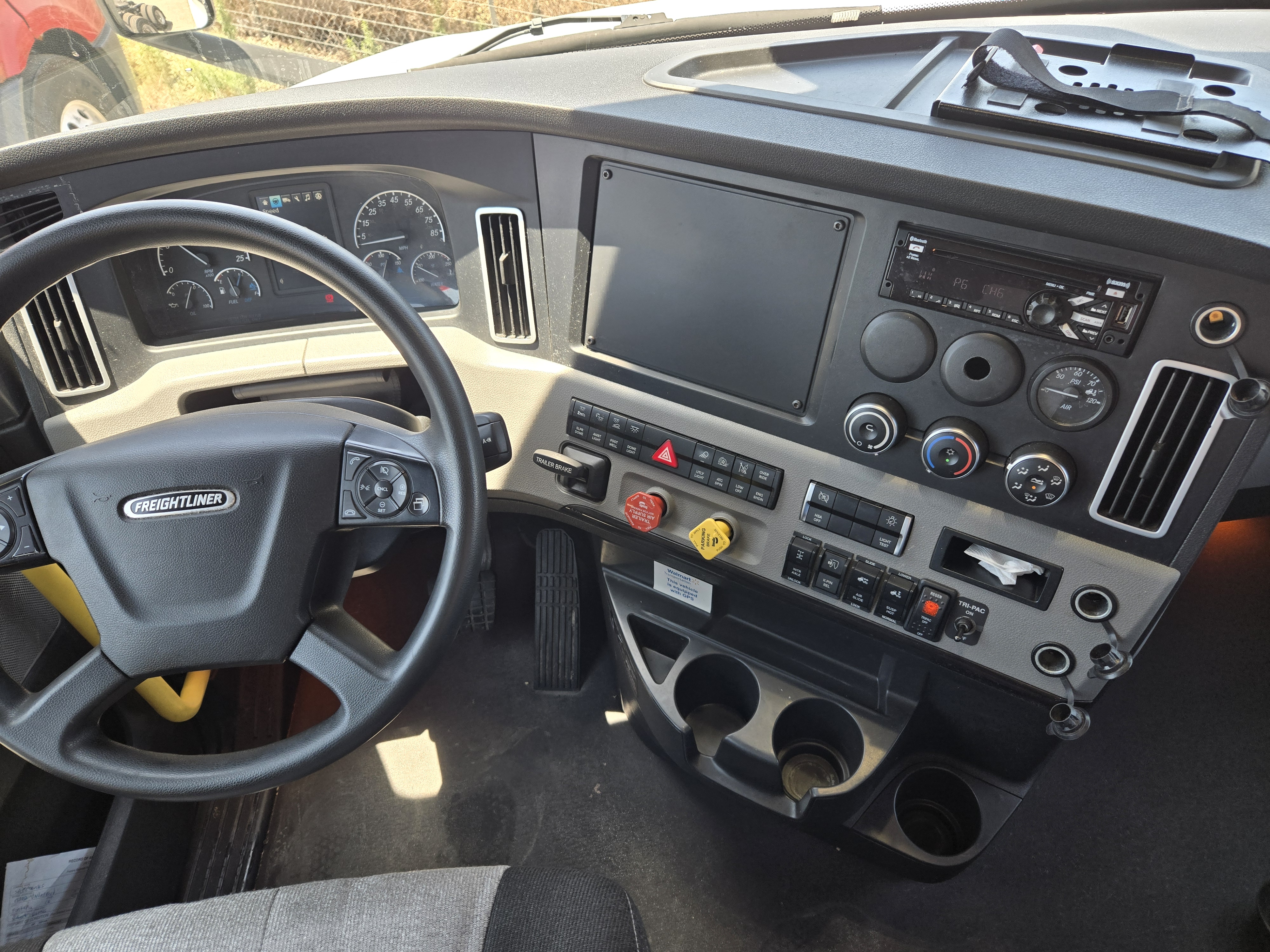 2022 FREIGHTLINER CASCADIA 126SLP - image 17