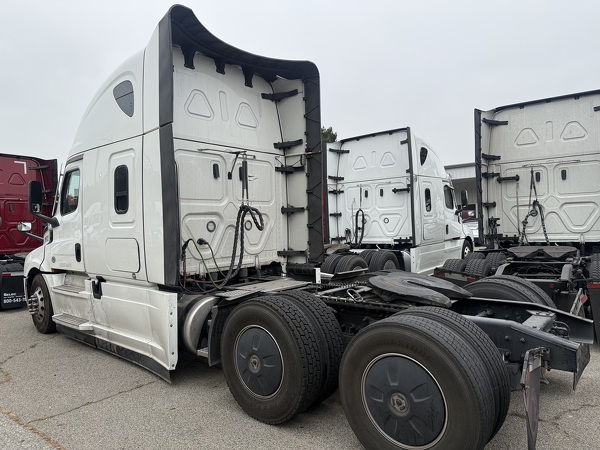 FREIGHTLINER PT126SLP 2024